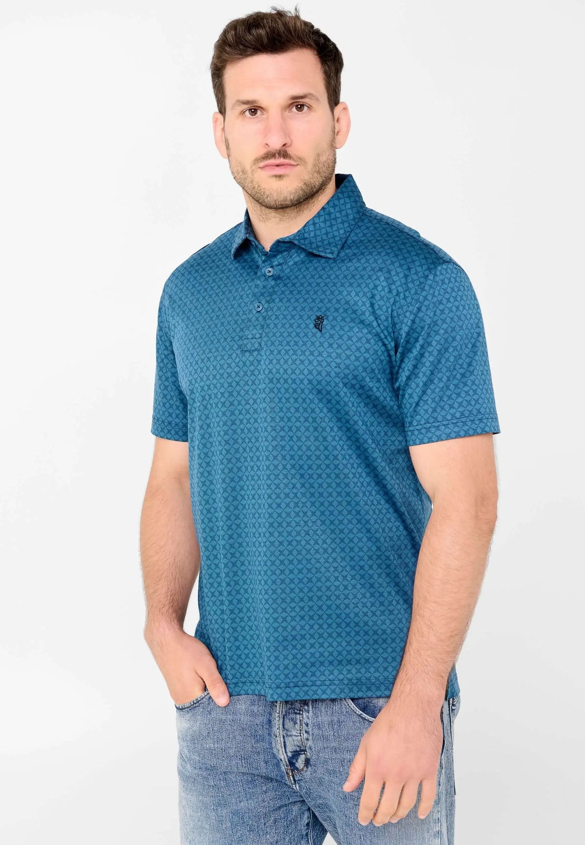 Polo verde petróleo de manga corta con estampado geométrico de rombos, cuello clásico y botones para hombre.