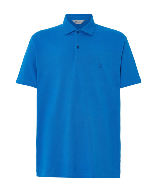Polo azul brillante de algodón con cuello y tres botones, estilo casual.