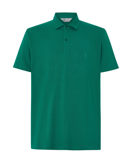 Polo verde esmeralda de algodón, estilo clásico, con cuello y bordado discreto en el pecho.