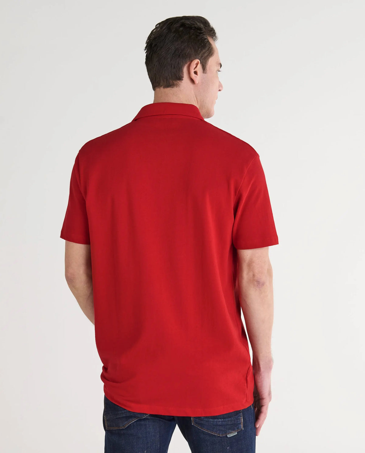 Camisa polo roja de algodón, estilo casual, con corte clásico y mangas cortas. Ideal para looks informales.