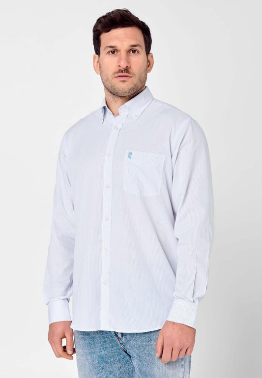 Camisa de hombre de manga larga, tejido popelín de rayas azules, corte clásico y bolsillo en el pecho.