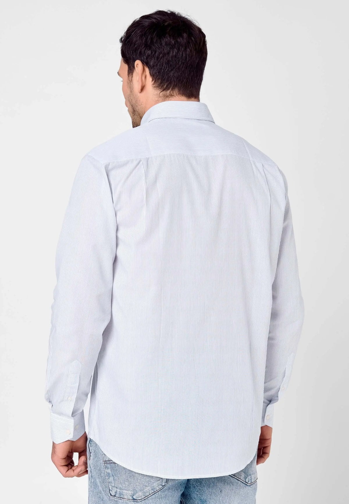 Camisa de hombre manga larga en popelín azul a rayas, corte clásico, tejido extrasuave de fácil planchado.