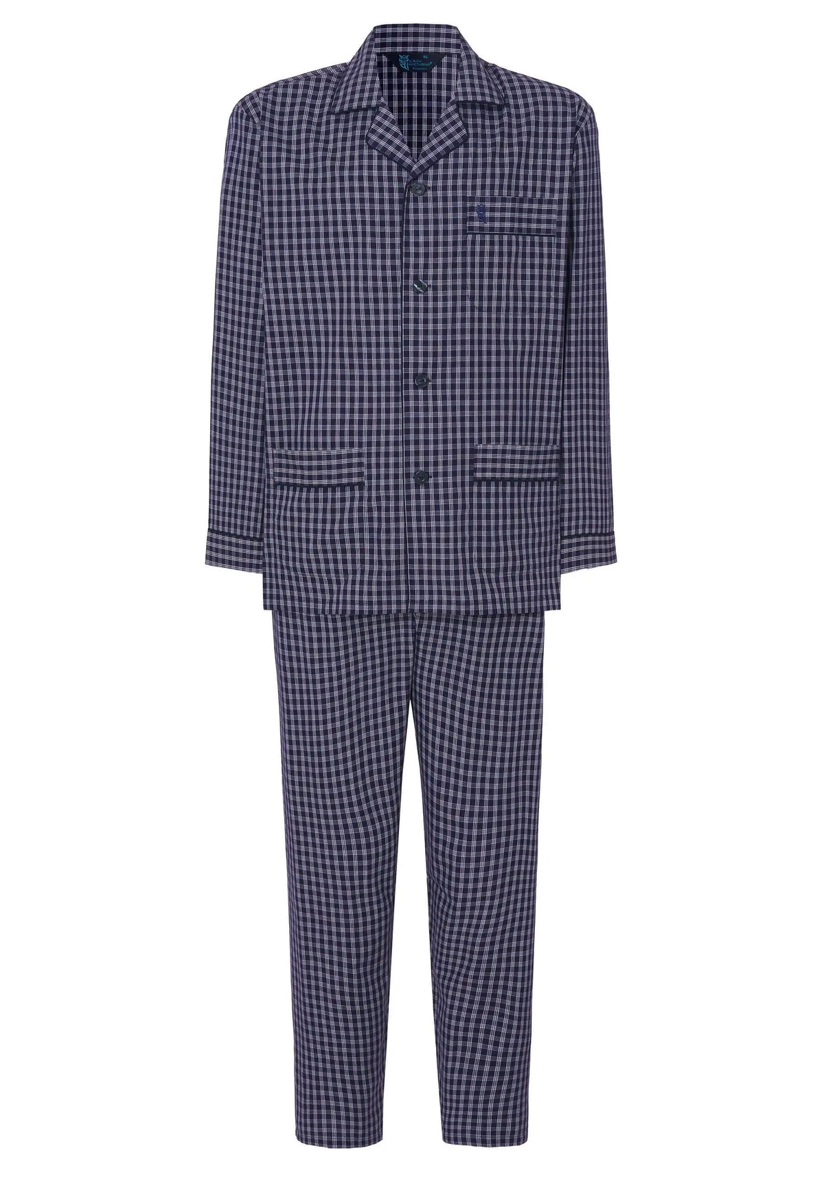 Pijama largo de hombre azul y negro con estampado de cuadros pequeños, solapas, botones y bolsillos delanteros.