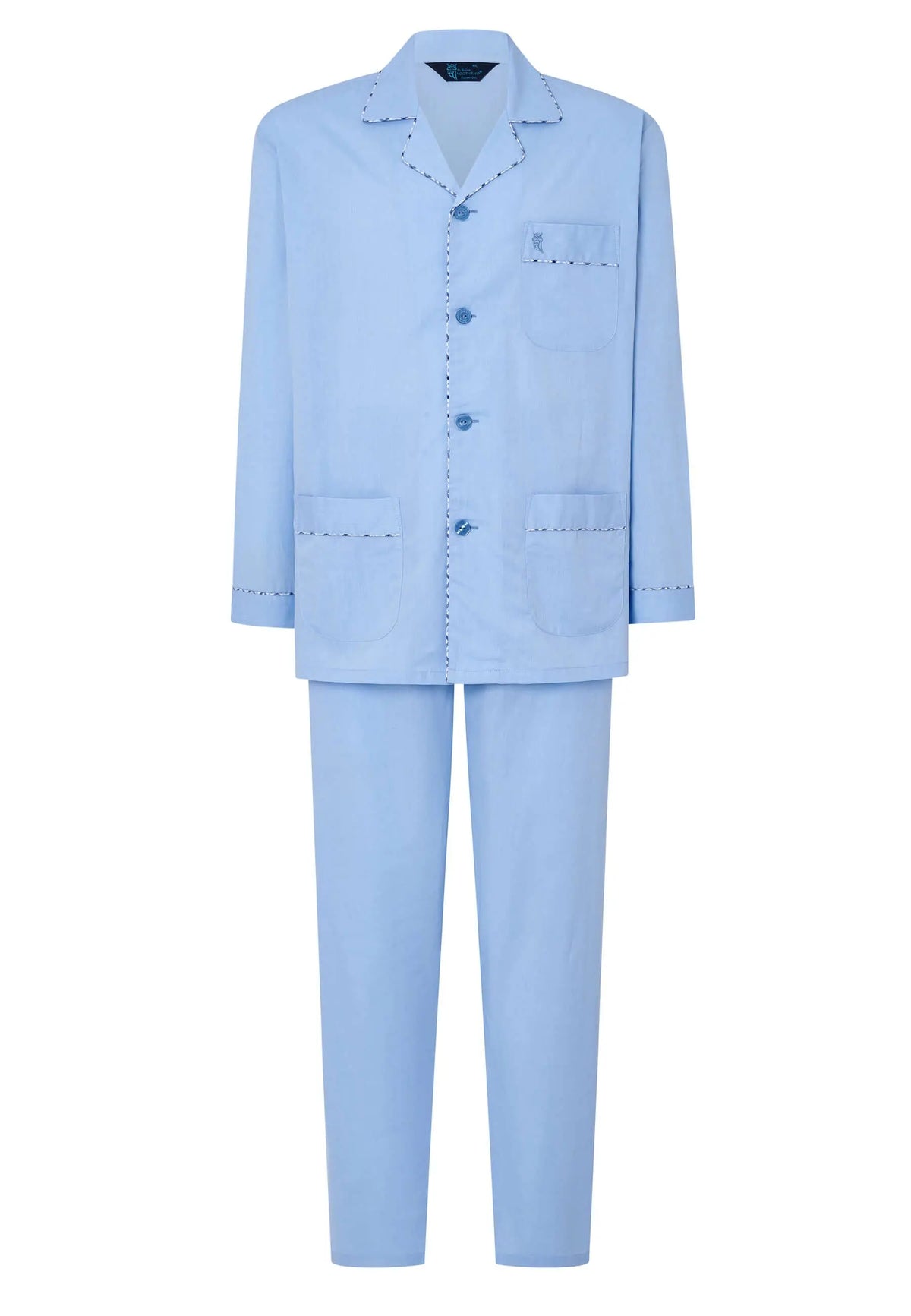 Pijama de hombre azul celeste, camisa de botones con solapa y ribete a cuadros, bolsillos y pantalón largo a juego.