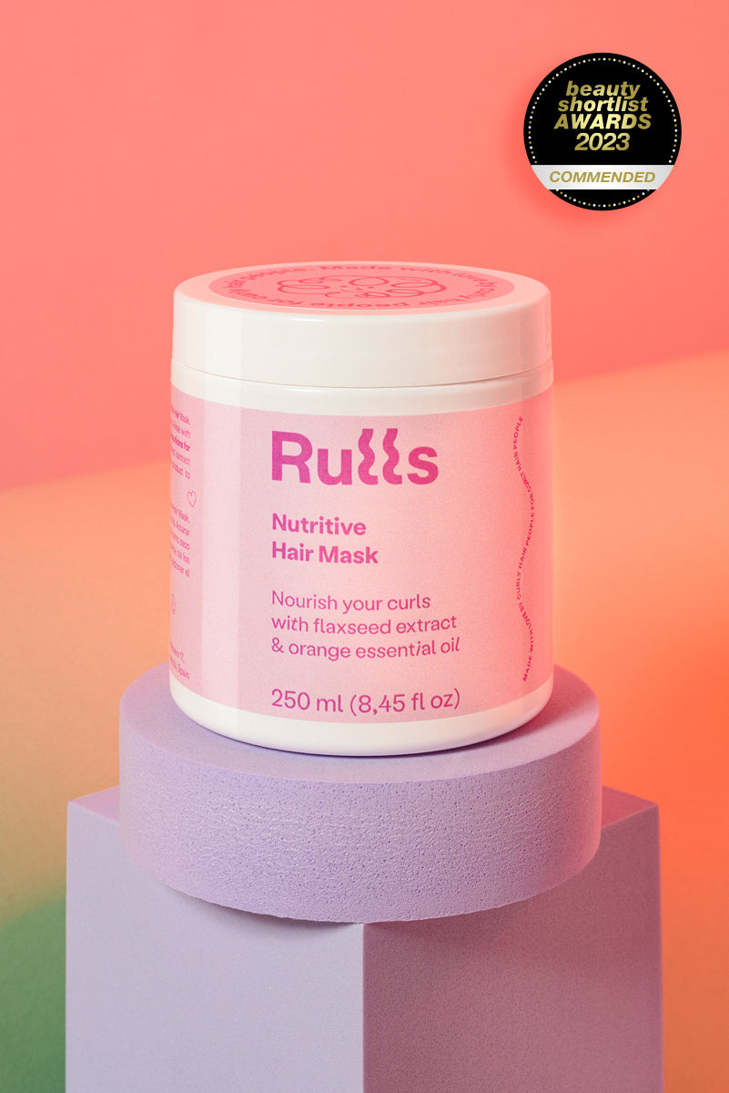 Mascarilla capilar nutritiva Rulss de 250 ml, con extracto de lino y aceite esencial de naranja, envase rosa y blanco.