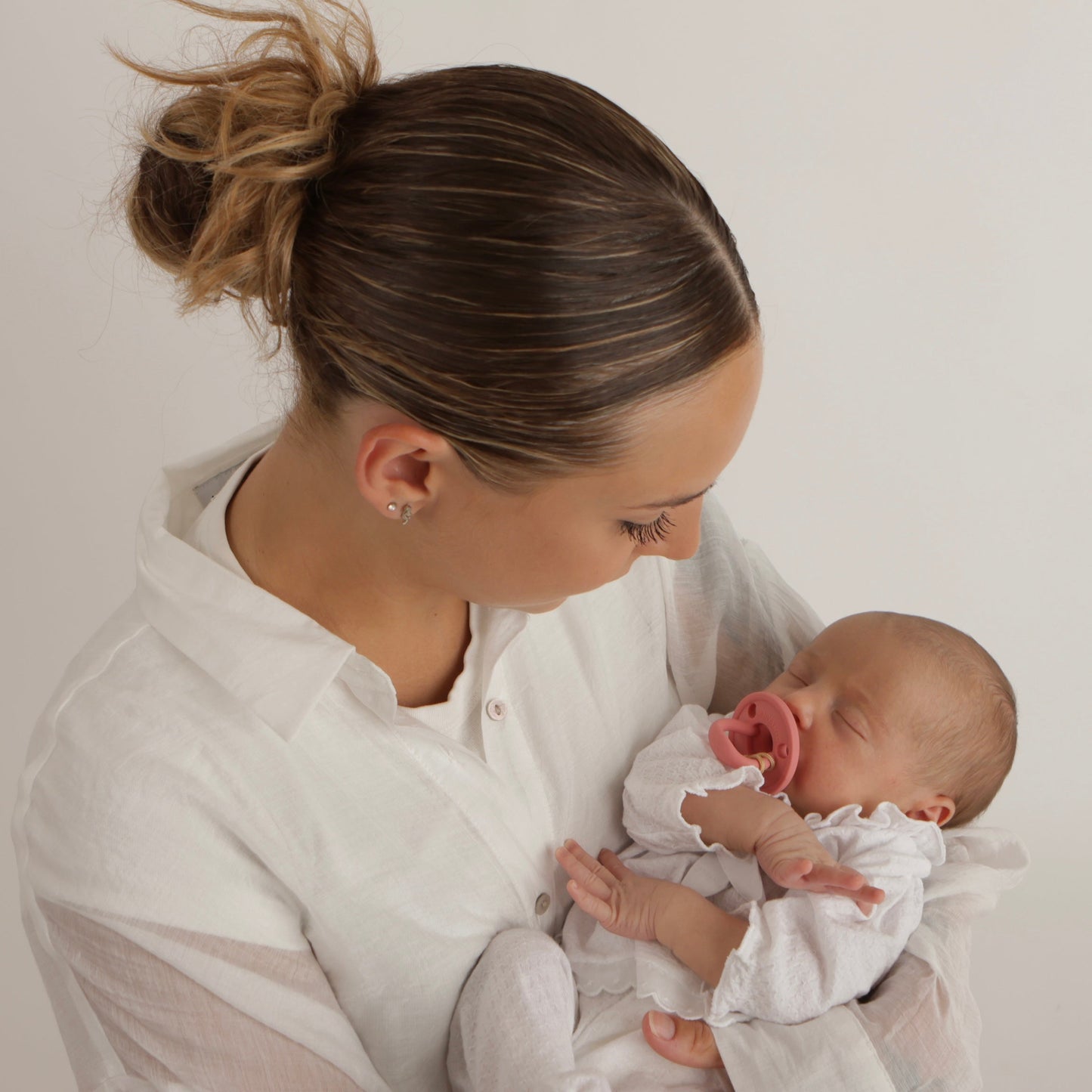 Kit 2 Chupetes Clásicos para Bebé Rosa y Oliva | Silicona Orgánica Nenina & Co