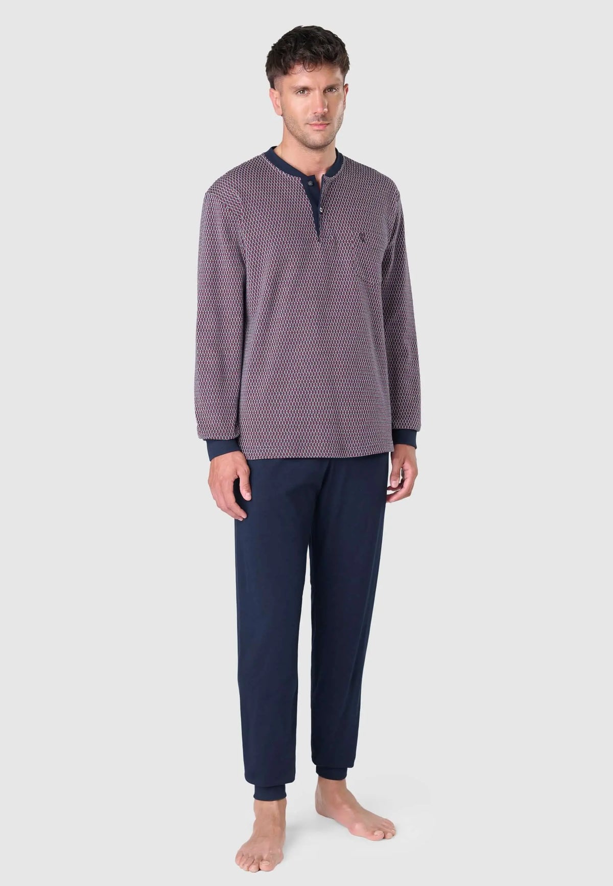 Pijama de hombre para invierno, camiseta de algodón estampada con tapeta y pantalón liso azul marino, ajuste cómodo.