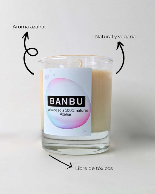 Vela de soja natural Banbu con aroma a azahar en vaso de cristal, producto vegano y libre de tóxicos.