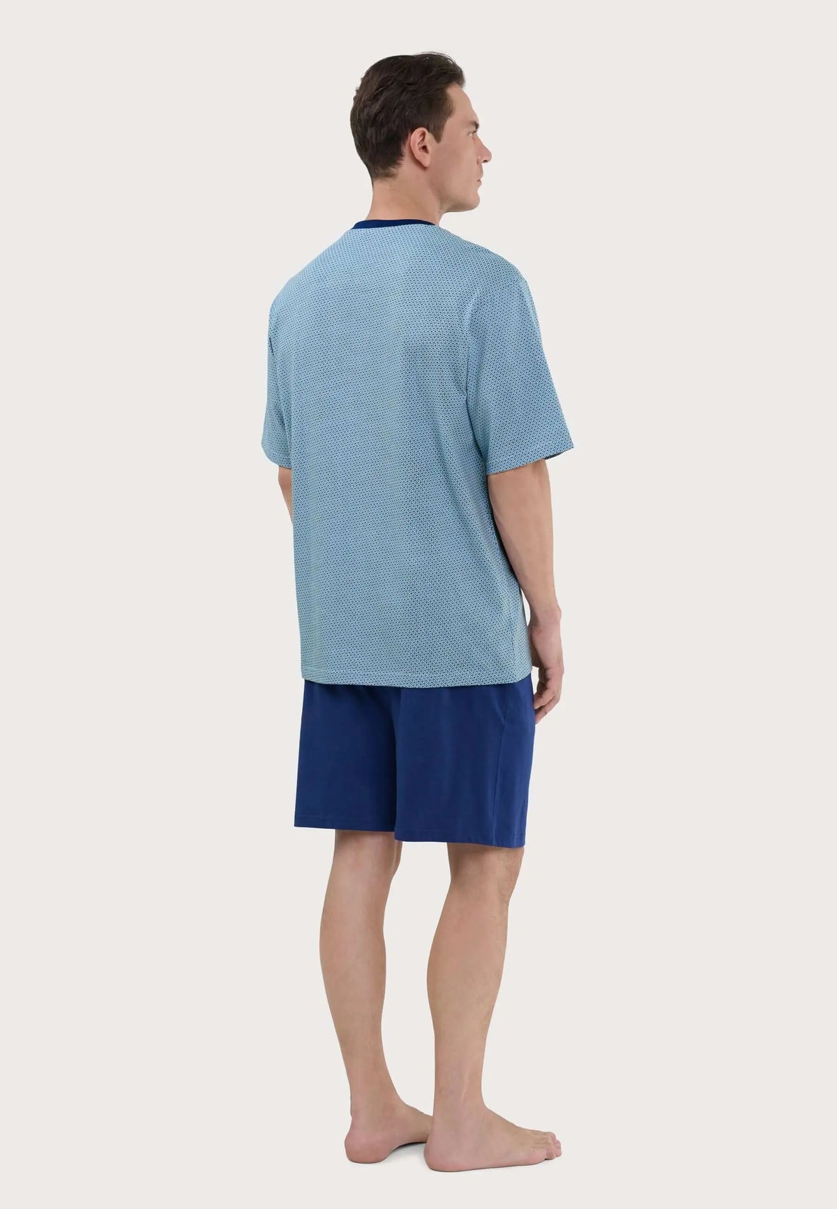 Pijama corto de verano para hombre, camiseta azul estampada de punto y pantalón liso, ajuste cómodo en algodón.