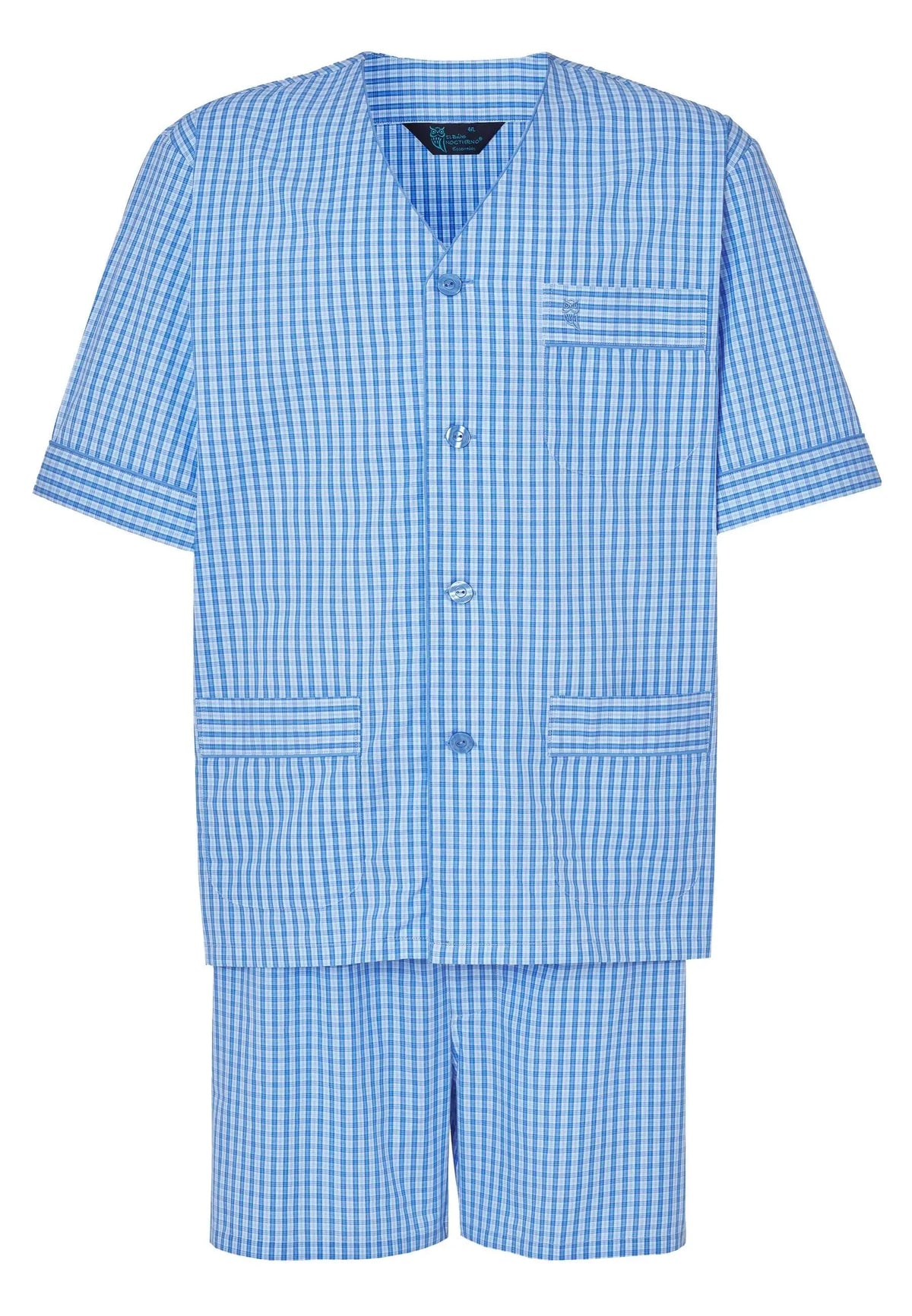 Pijama de hombre corto azul y blanco, estampado de cuadros pequeños, cuello pico, botones y bolsillos, estilo judo.