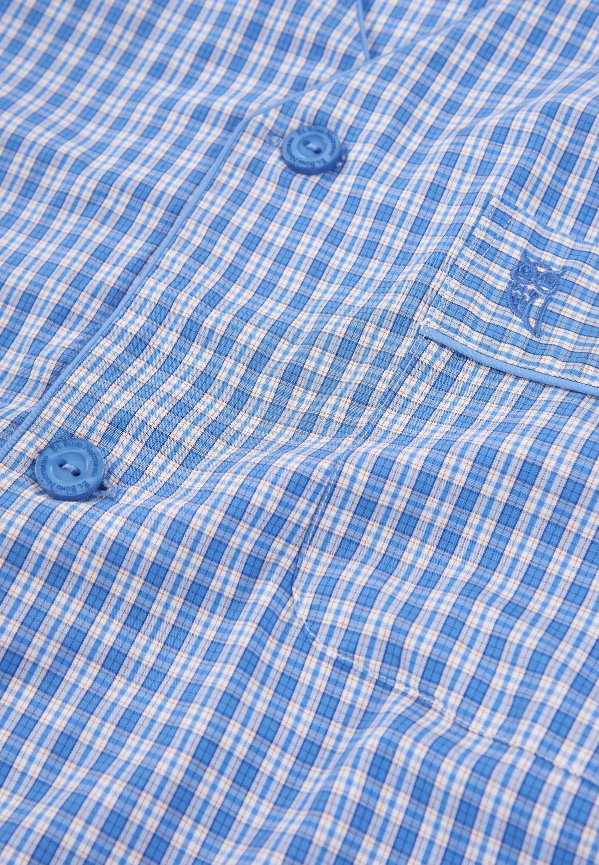 Camisa de cuadros azules y beige, 100% algodón, con botones azules y bordado en el bolsillo. Ideal para verano.