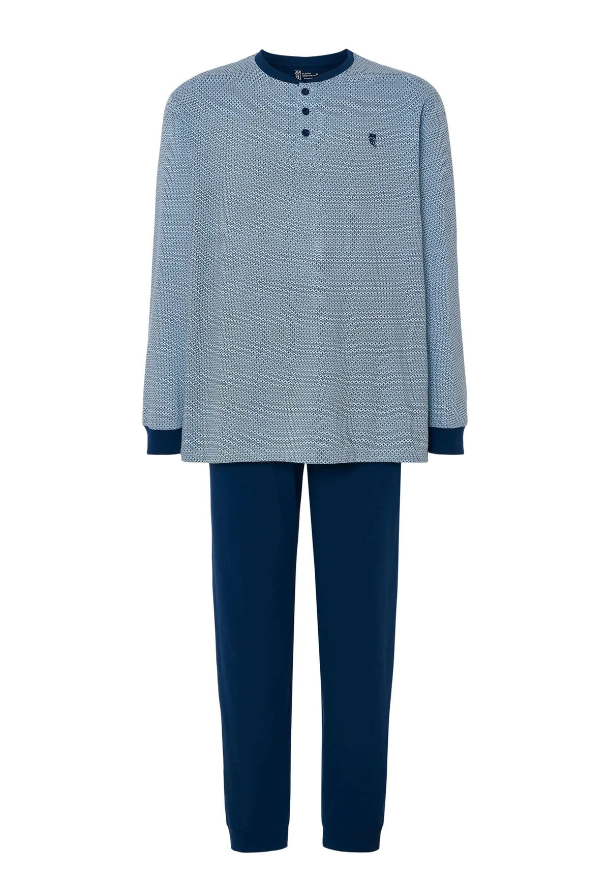 Pijama de hombre azul con camiseta estampada, tapeta de tres botones, cuello redondo y pantalón liso de punto.