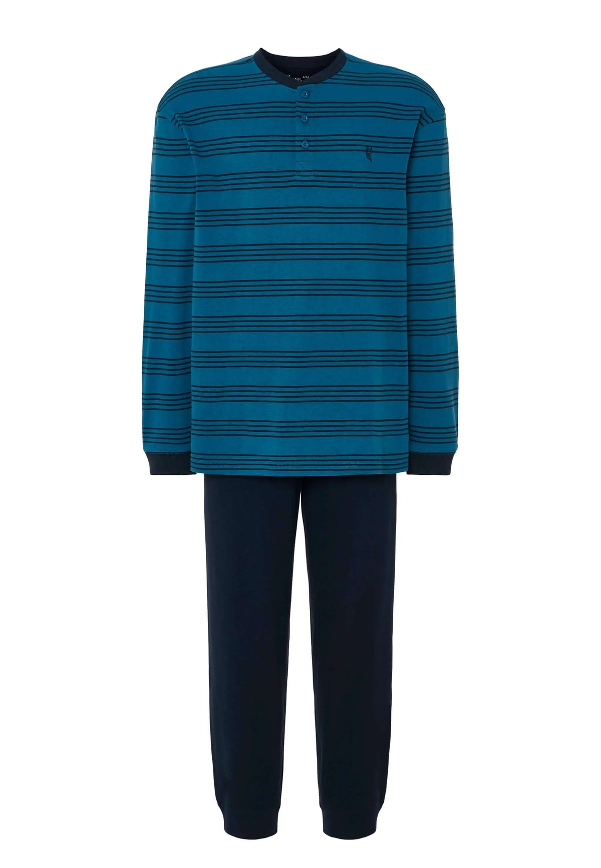 Pijama de hombre azul con camiseta de rayas horizontales, tapeta de tres botones y pantalón largo liso de punto.