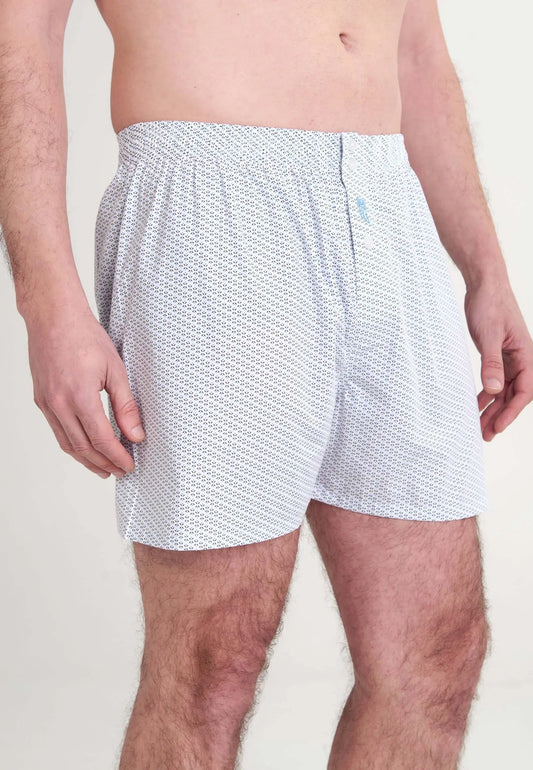 Calzoncillo bóxer de algodón holgado con estampado geométrico azul claro y ajuste cómodo con botón.