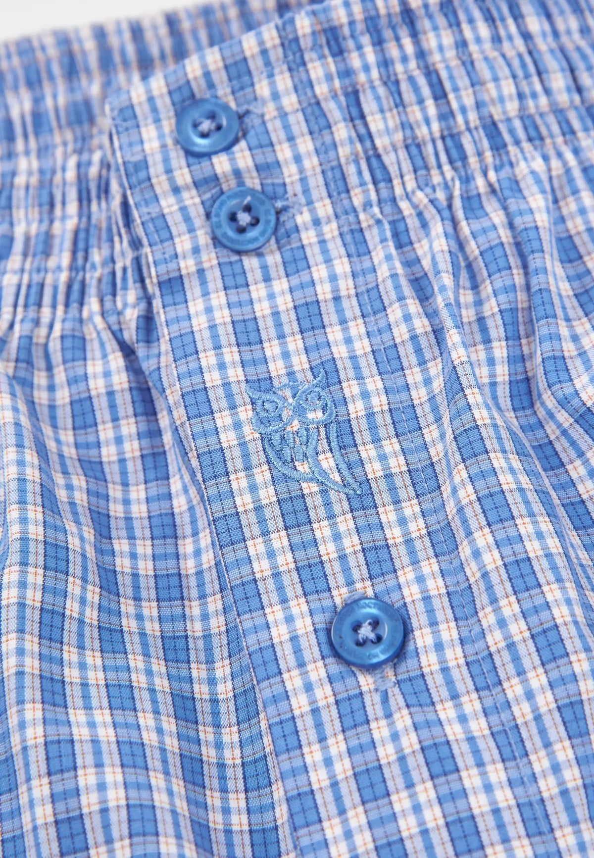 Pantalones cortos de cuadros azules, algodón suave, con botones y bordado de mariposa. Ideal para el verano.