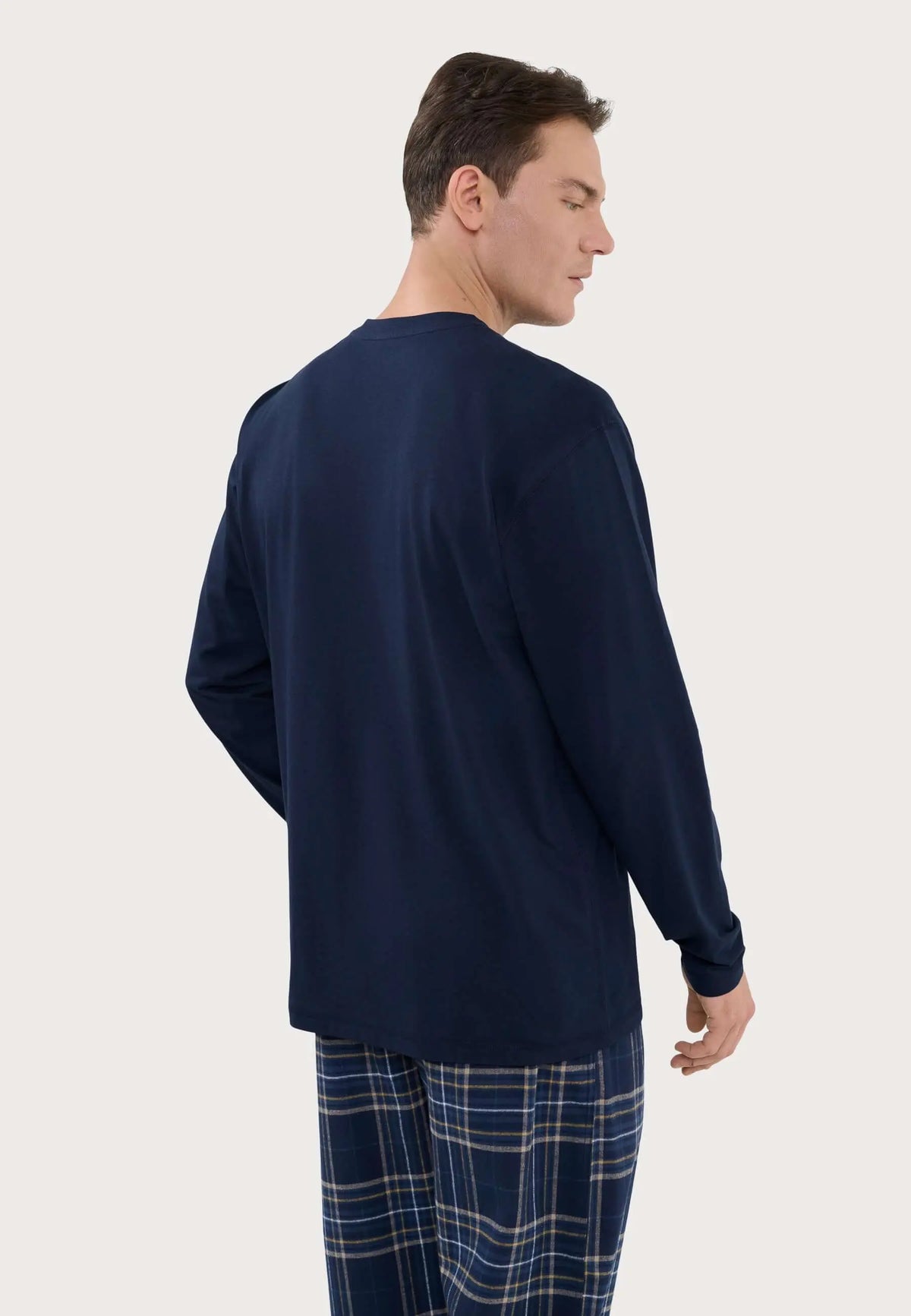 Camiseta de pijama azul marino para hombre, manga larga, corte clásico y tejido suave de algodón.