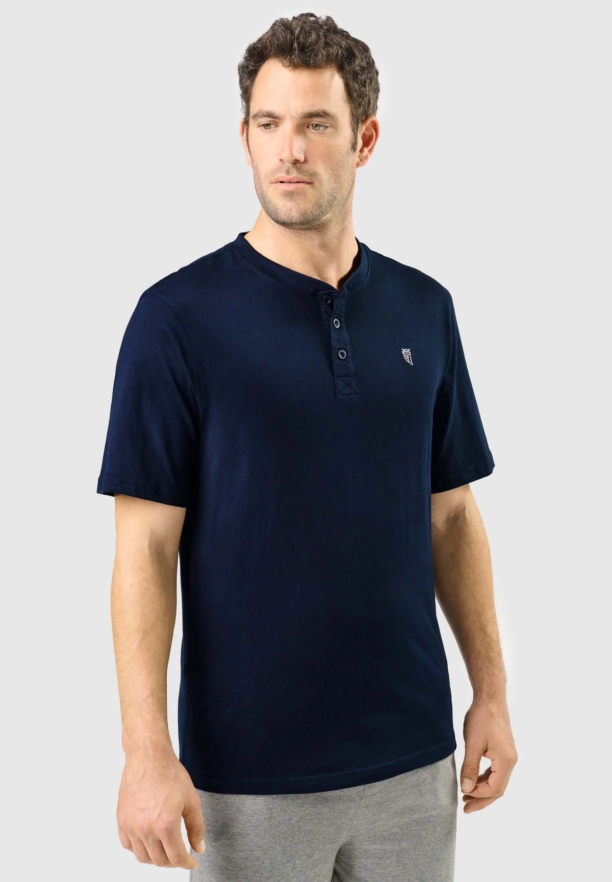 Camiseta de pijama azul marino para hombre, manga corta, de algodón, con cuello de tapeta y botones, ajuste cómodo.