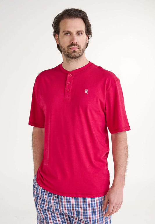 Camiseta pijama roja de hombre en algodón, manga corta, cuello con tapeta de botones y ajuste recto cómodo.