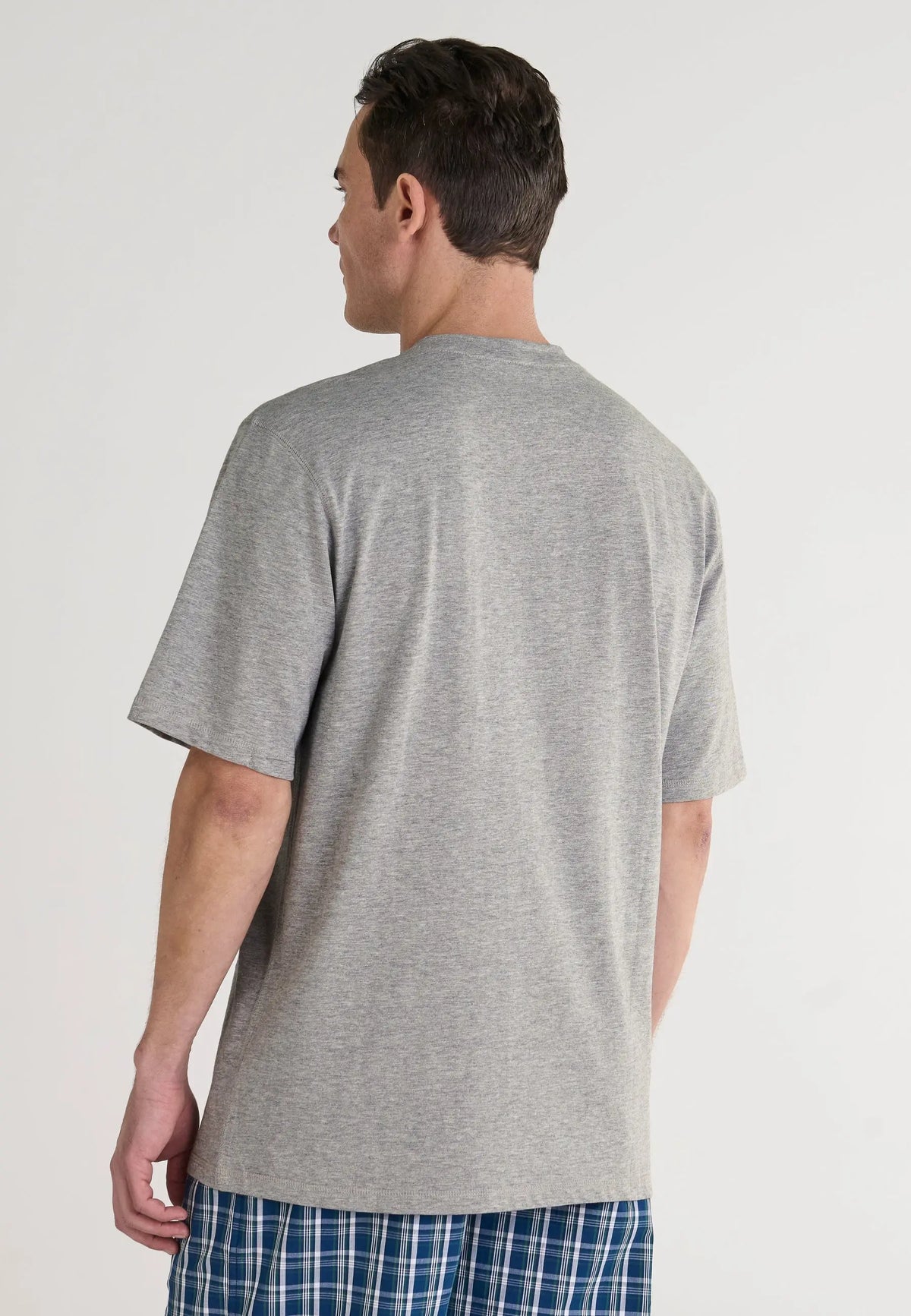 Camiseta gris de algodón para hombre, estilo casual, corte recto y cómodo, ideal para uso diario.