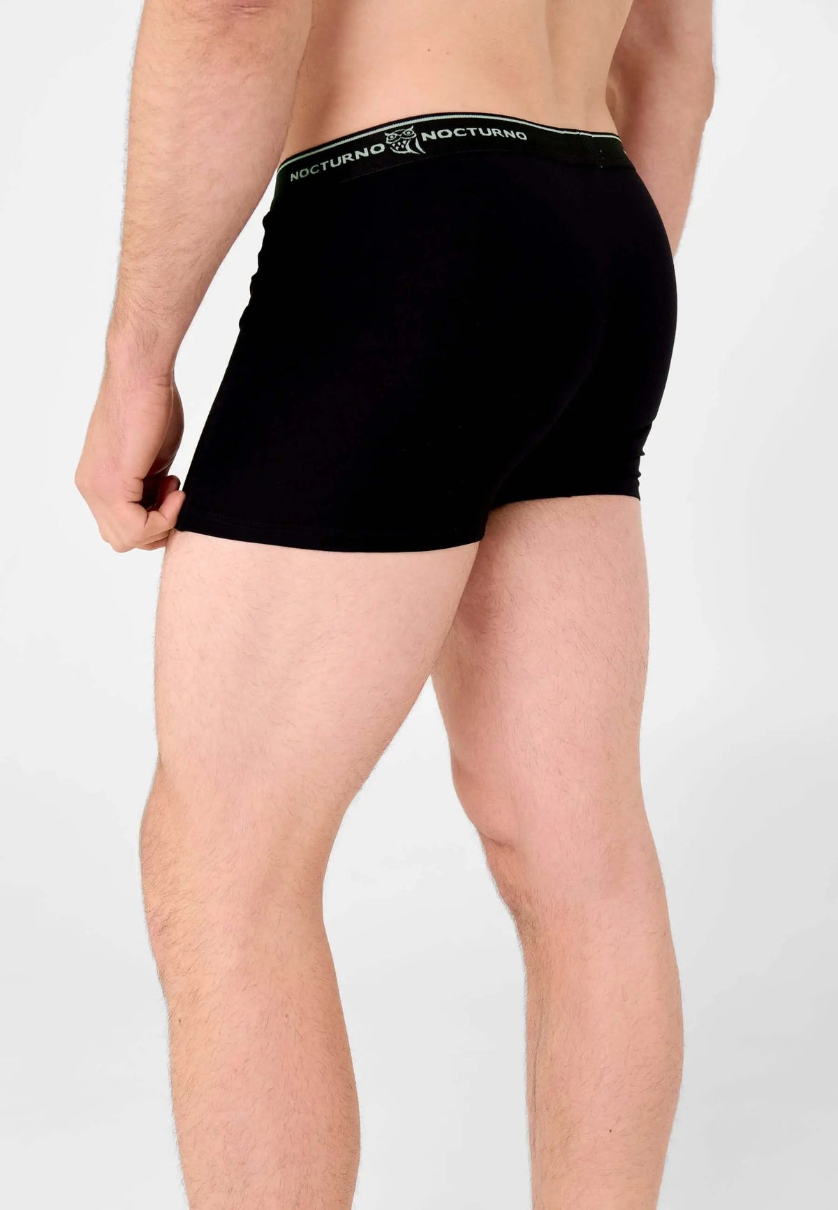 Bóxer de hombre ajustado en algodón negro de punto liso con cintura elástica cómoda y diseño ergonómico.