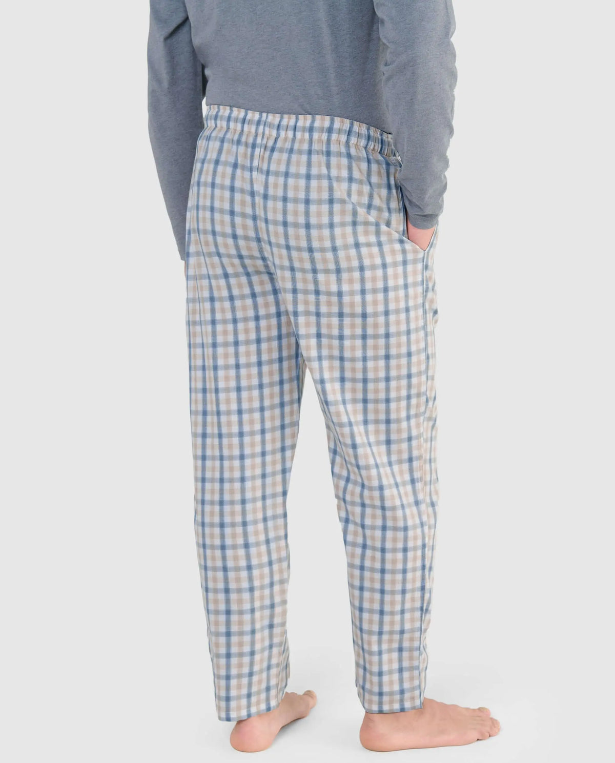 Pantalón de pijama largo para hombre de algodón, estilo recto con estampado de cuadros en tonos verde y beige.