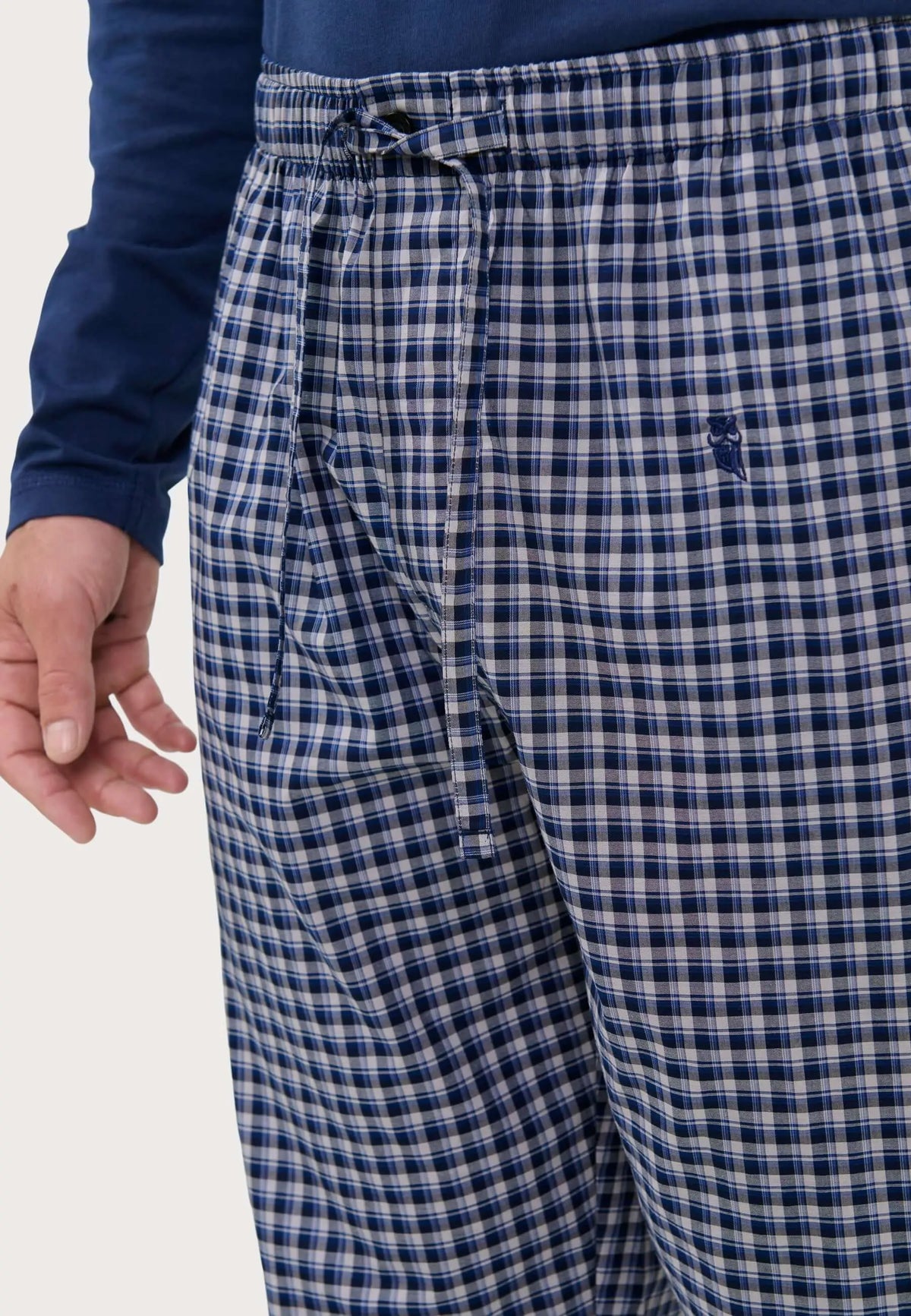 Pantalón de pijama largo para hombre de algodón popelín, diseño de cuadros azules con cintura elástica y cordón.