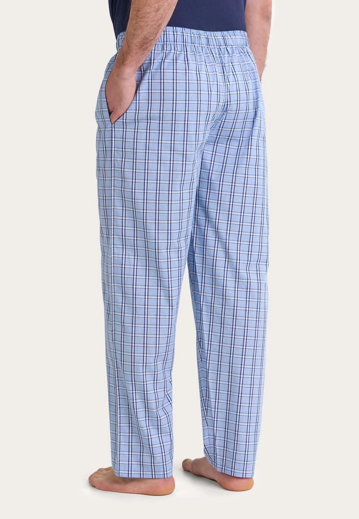 Pantalón de pijama largo para hombre de algodón popelín, diseño de cuadros azules con ajuste cómodo y cintura elástica.
