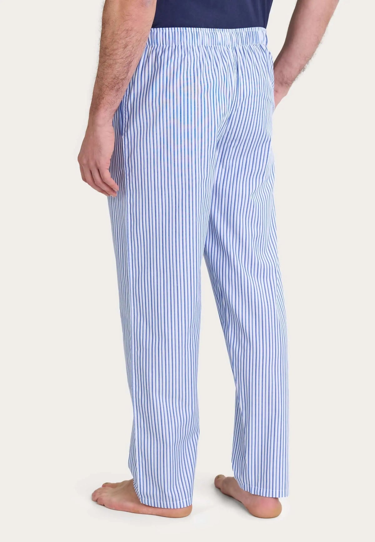 Pantalón de pijama largo para hombre de algodón popelín, diseño de rayas azules y blancas, ajuste cómodo con cintura.