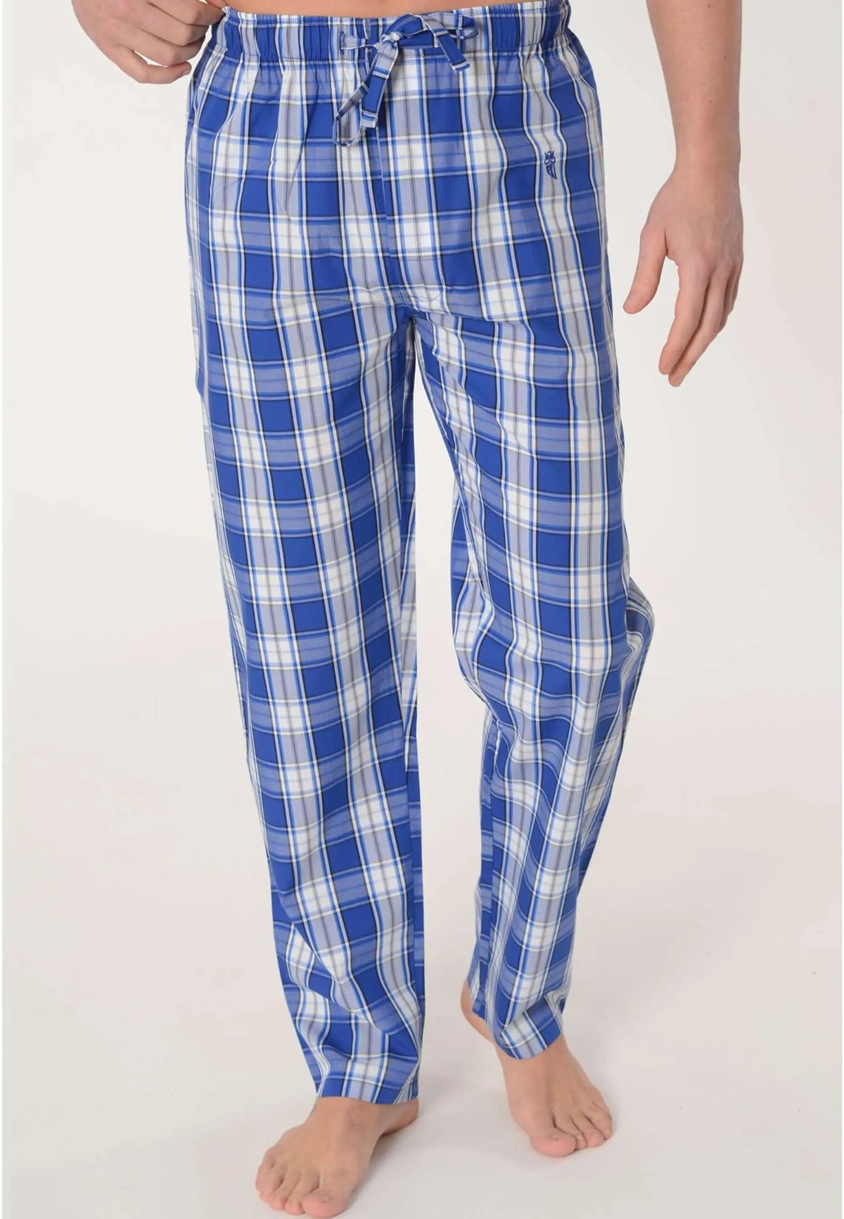 Pantalón de pijama largo para hombre de algodón popelín, diseño de cuadros azules y blancos con cintura elástica.