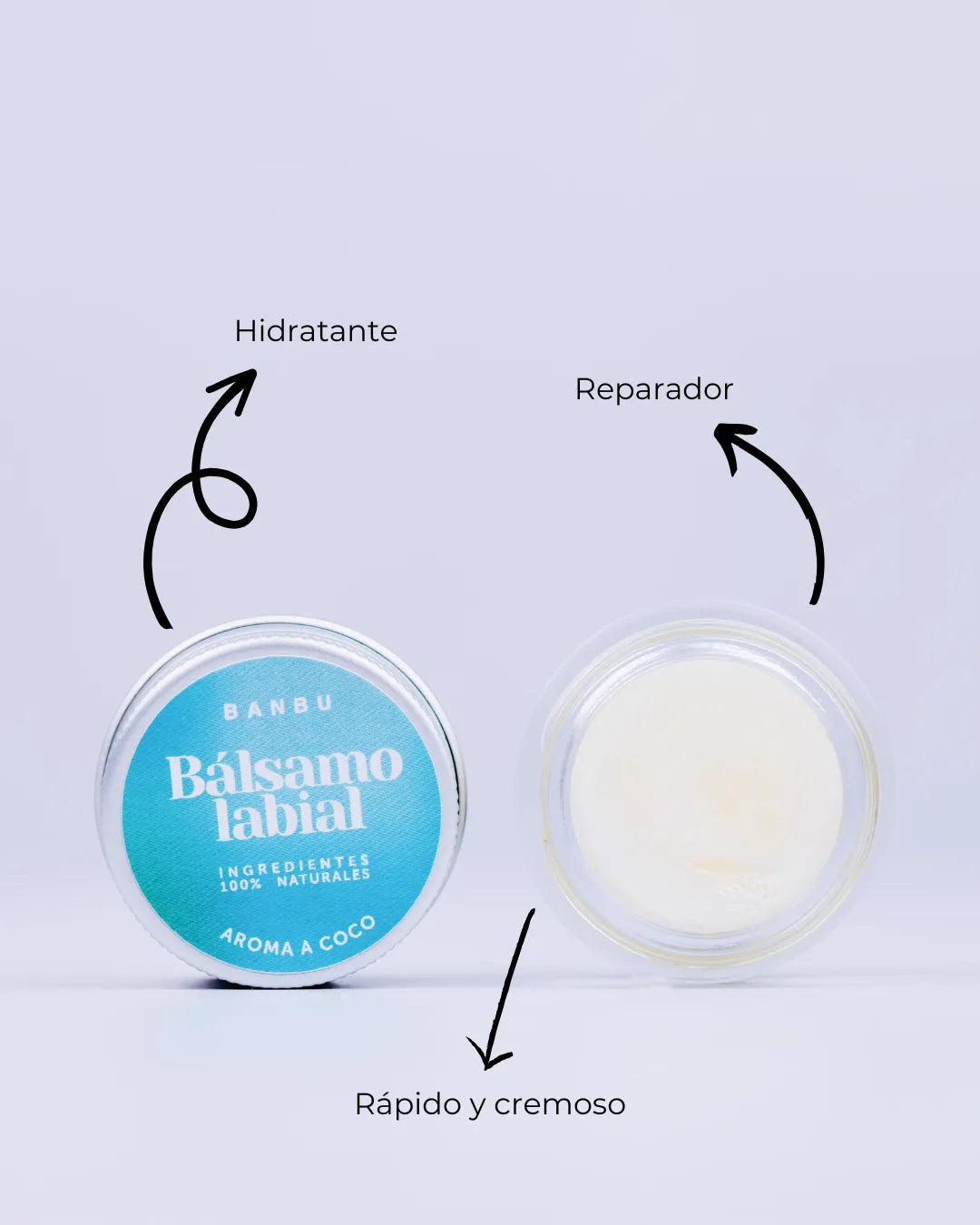 Bálsamo labial Banbu de coco en tarro metálico con tapa azul, mostrado cerrado y abierto con su textura cremosa blanca.