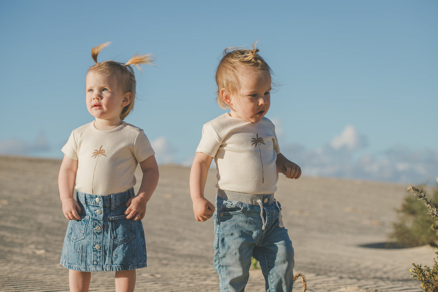 body con botones de nácar entrepierna