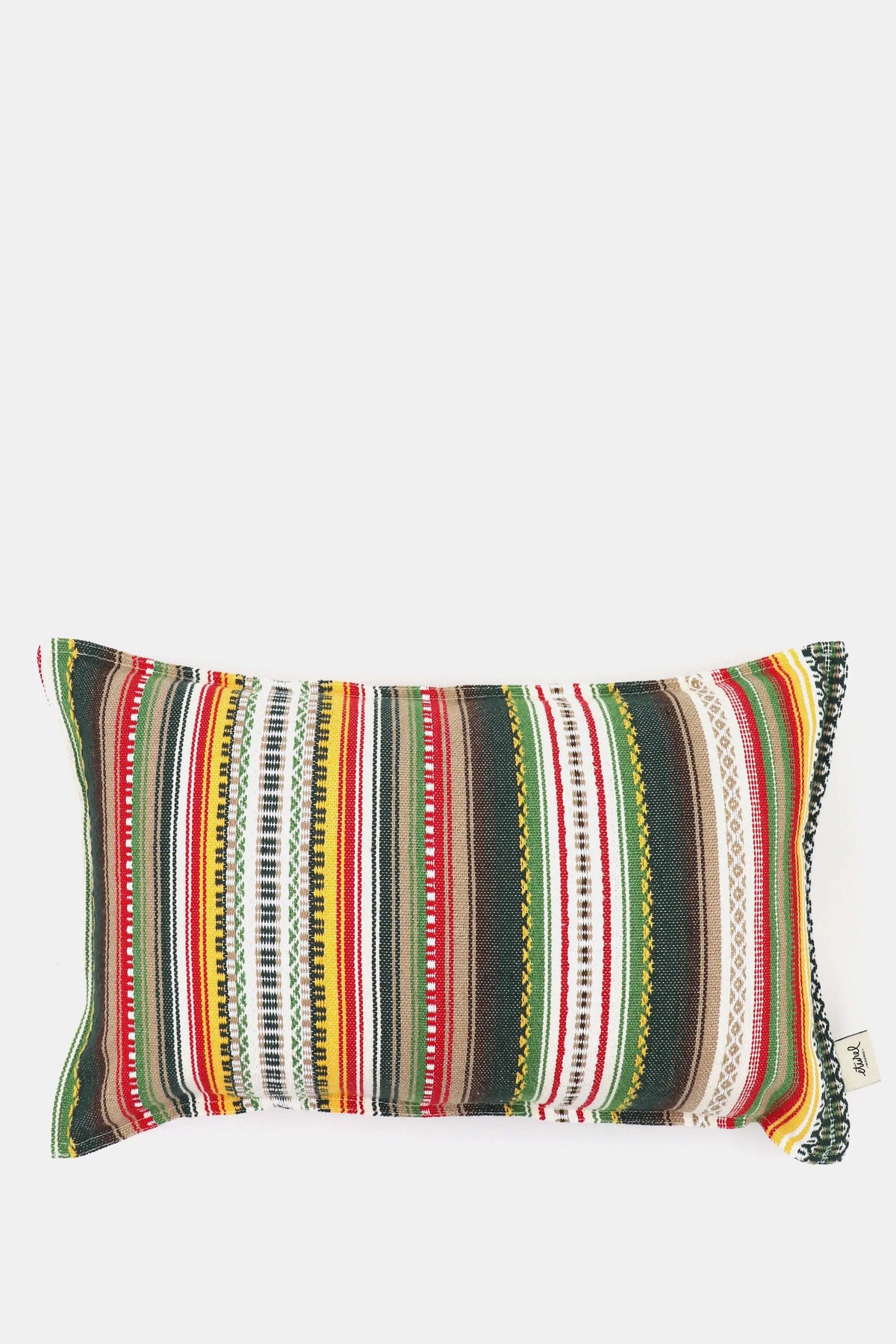 Funda de cojín rectangular de 30x50 cm con patrón de rayas verticales multicolor en estilo artesanal y tejido resistente.
