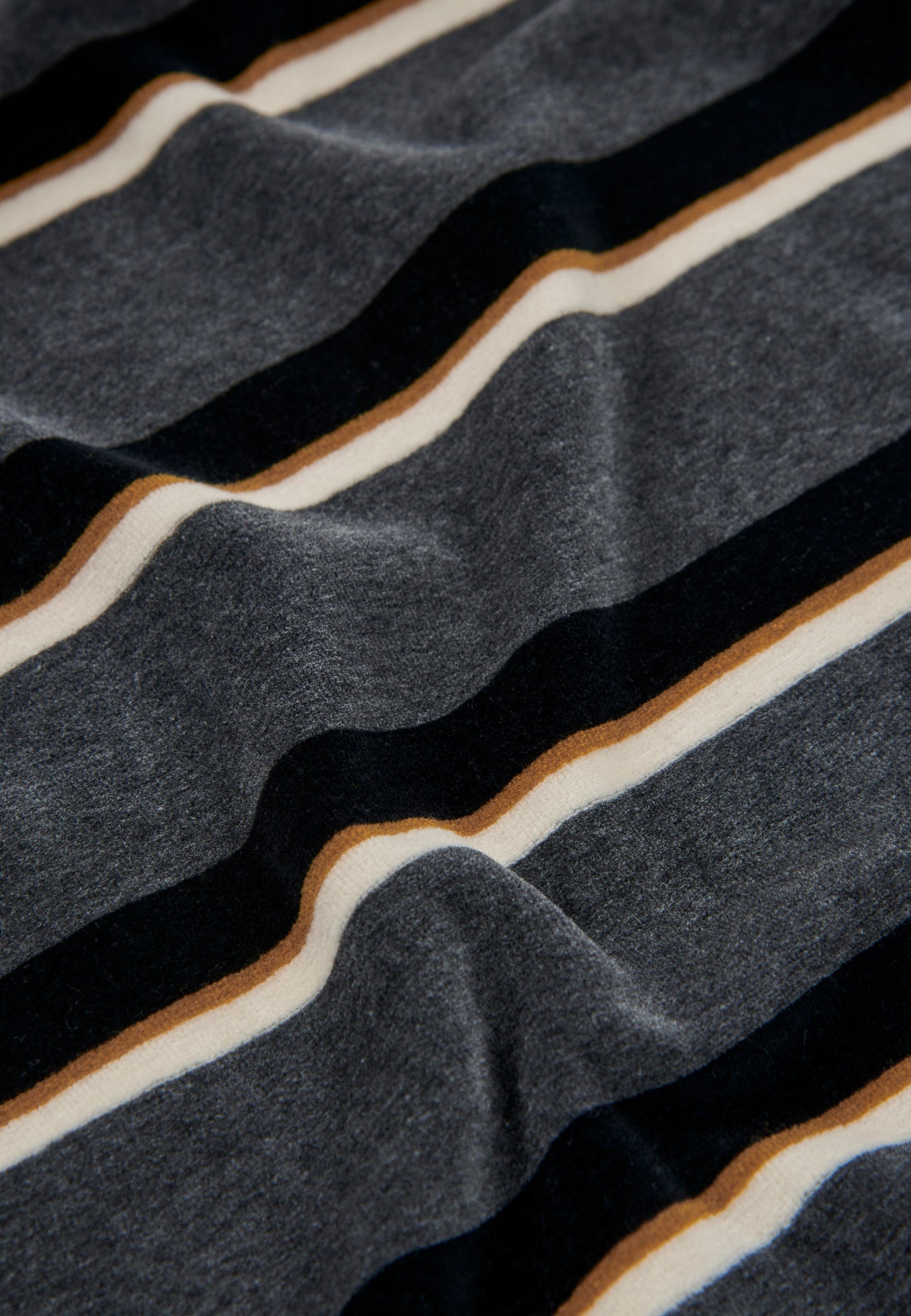 Pijama Hombre Invierno Terciopelo Gris - Cálido y Elegante