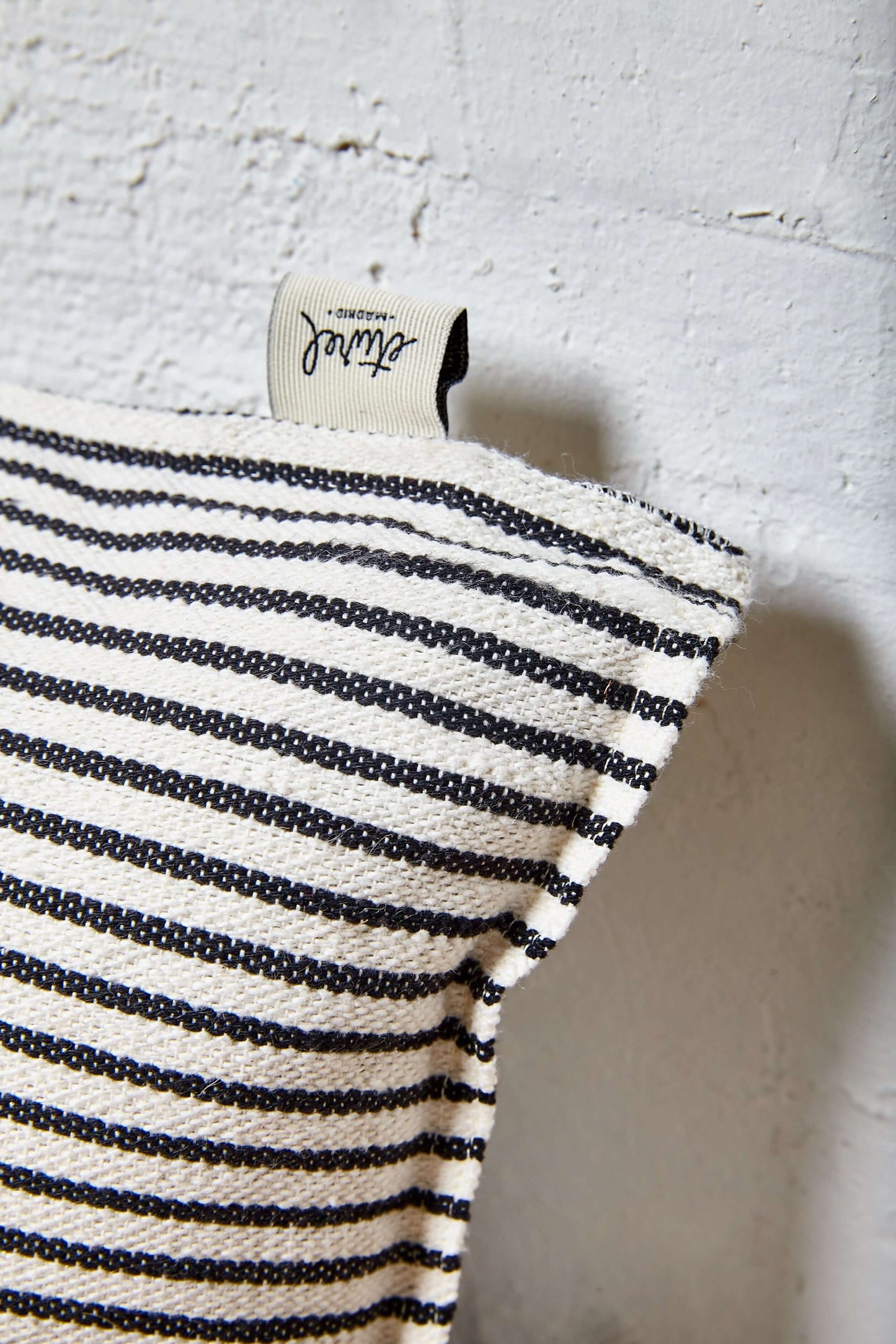 Funda cojín loneta estribera blanco y negro 30cmx50cm