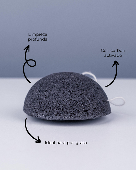 Esponja facial Banbu de konjac y carbón negro, porosa y circular, ideal para limpieza profunda de piel grasa.