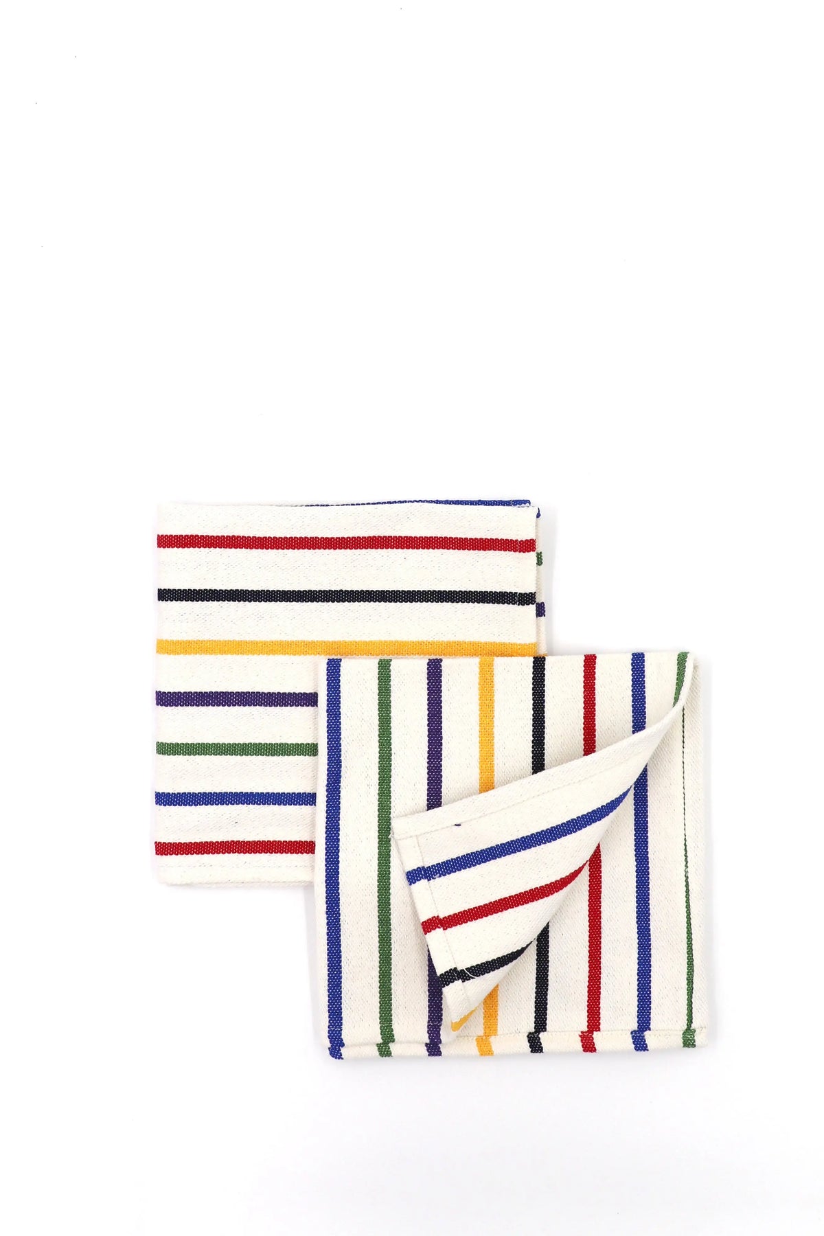 Pack de dos servilletas de tela color crema con rayas multicolores en estilo rústico, dispuestas sobre fondo blanco.