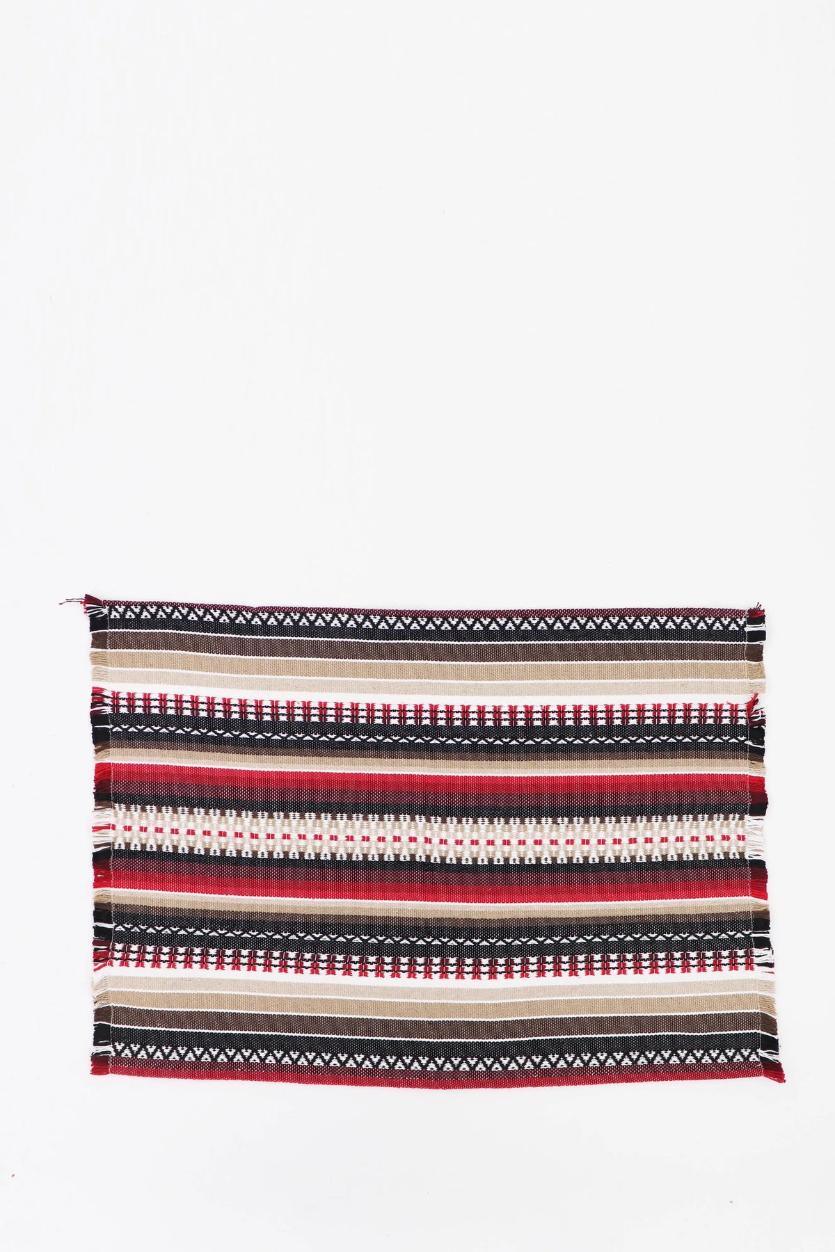 Pack de 2 manteles individuales de tejido manchego con rayas horizontales en rojo, negro, blanco y beige.