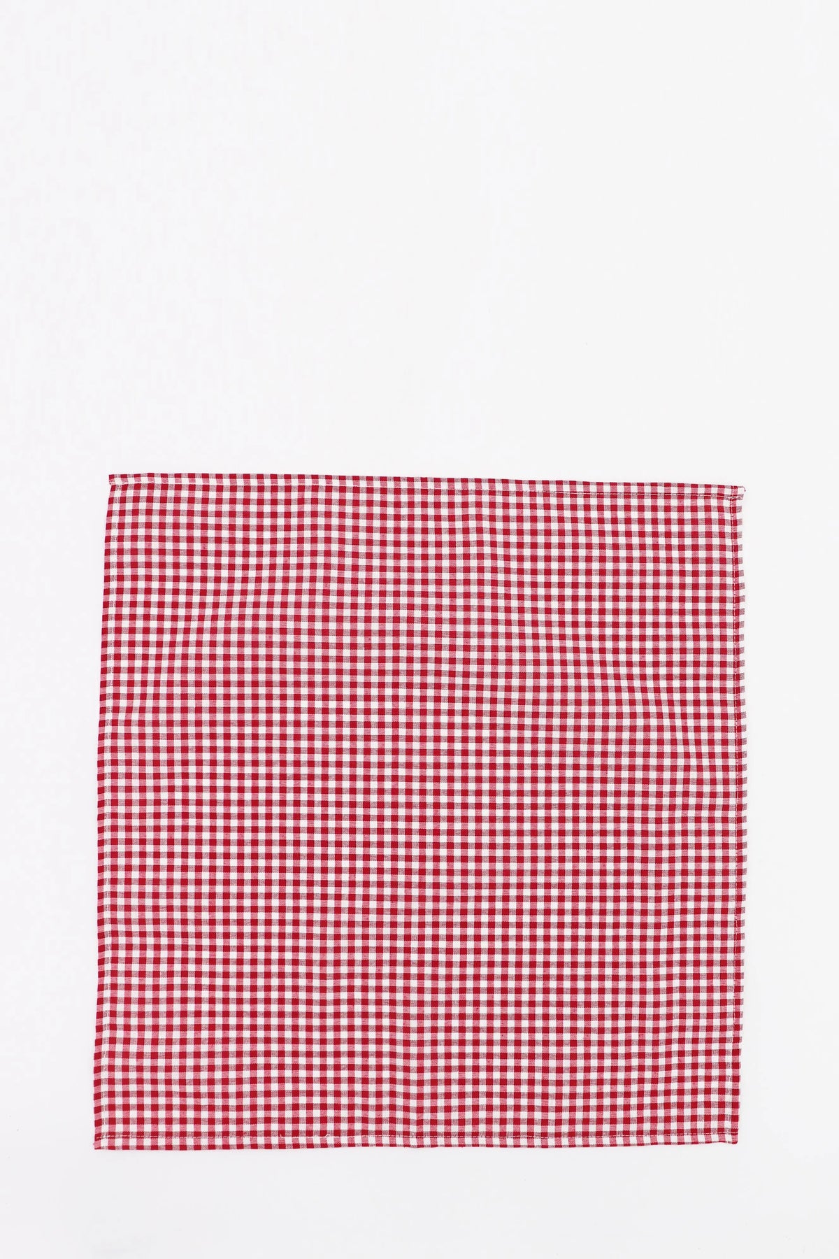 Pack de dos servilletas de tela con estampado de cuadros vichy en color rojo y blanco, estilo clásico y rústico.