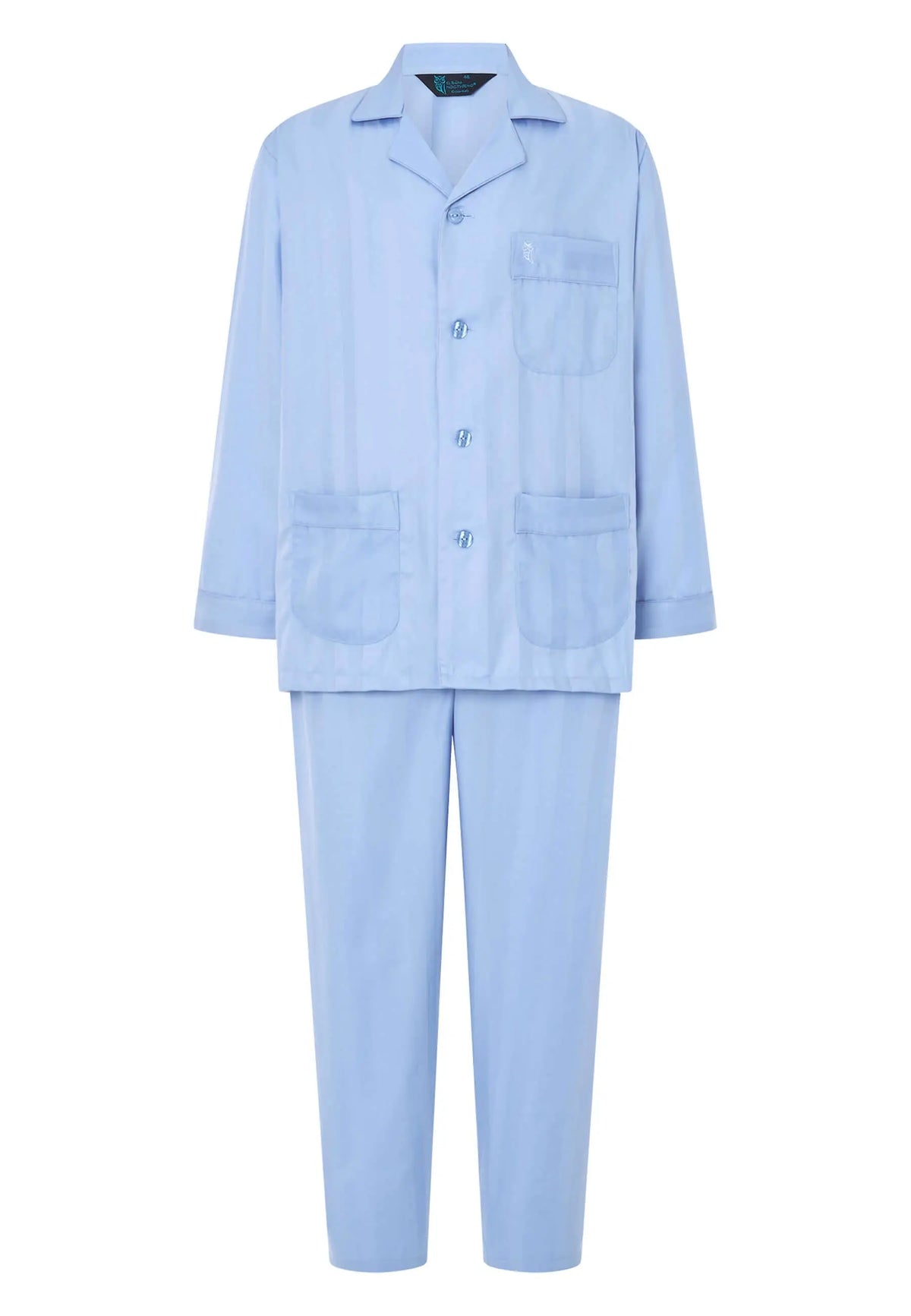 Pijama hombre azul claro de manga larga, cuello solapa, botones y bolsillos, tejido satinado con rayas verticales.