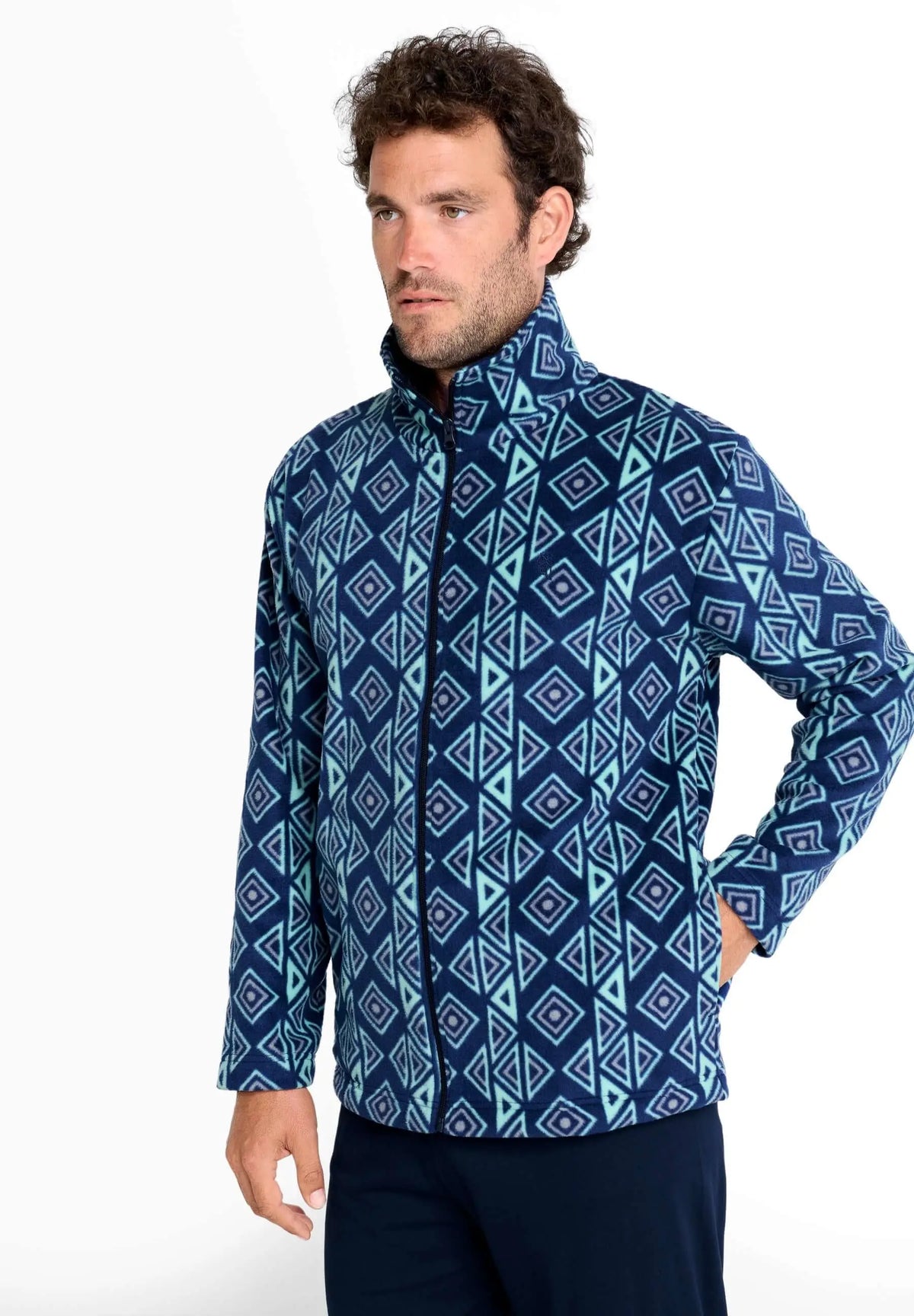Chaqueta de pijama para hombre de forro polar azul con estampado geométrico, ajuste recto y cierre de cremallera.