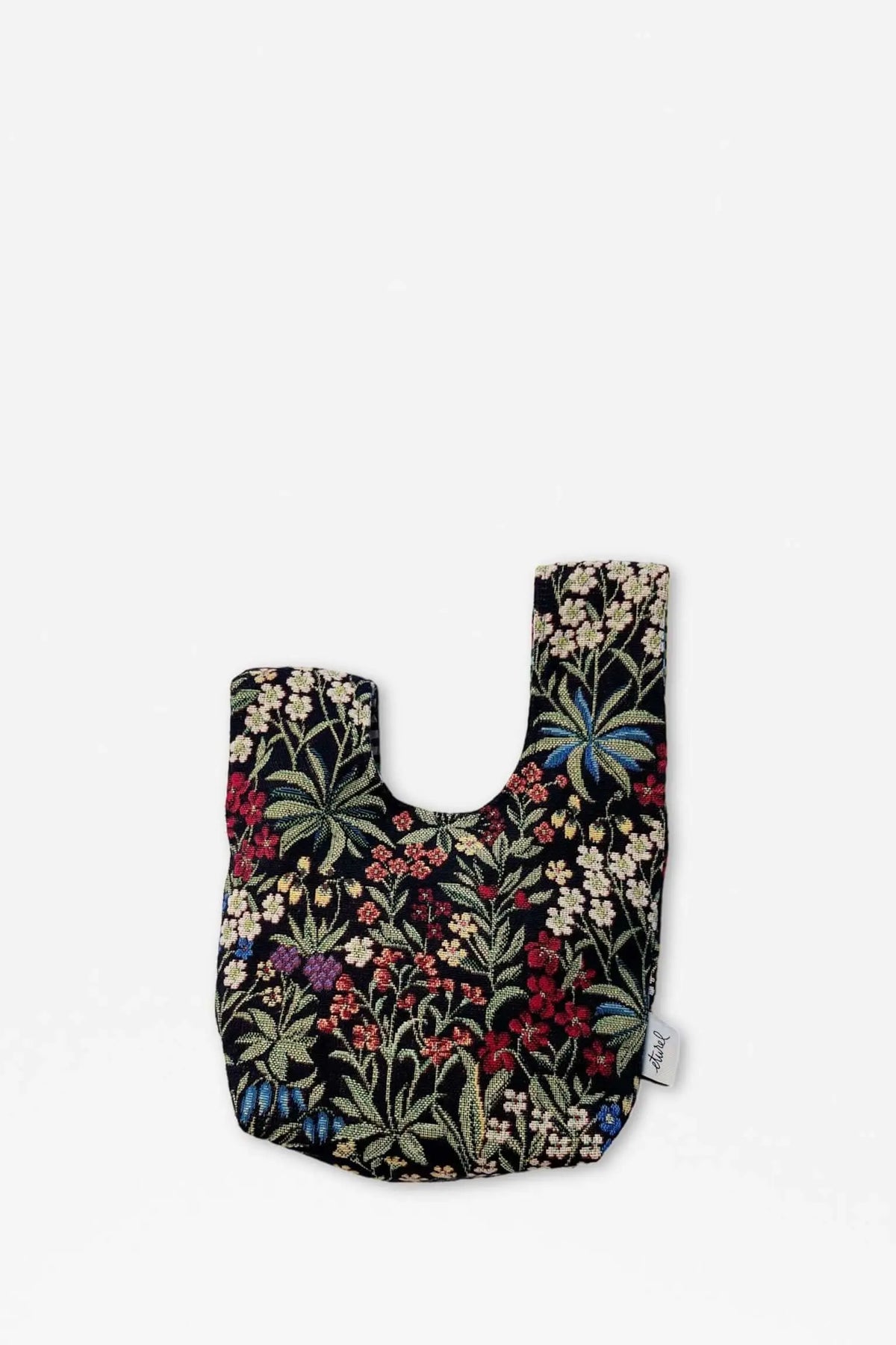 Mini bolso tipo hatillo de tela jacquard negra con estampado floral multicolor de margaritas y estilo artesanal.