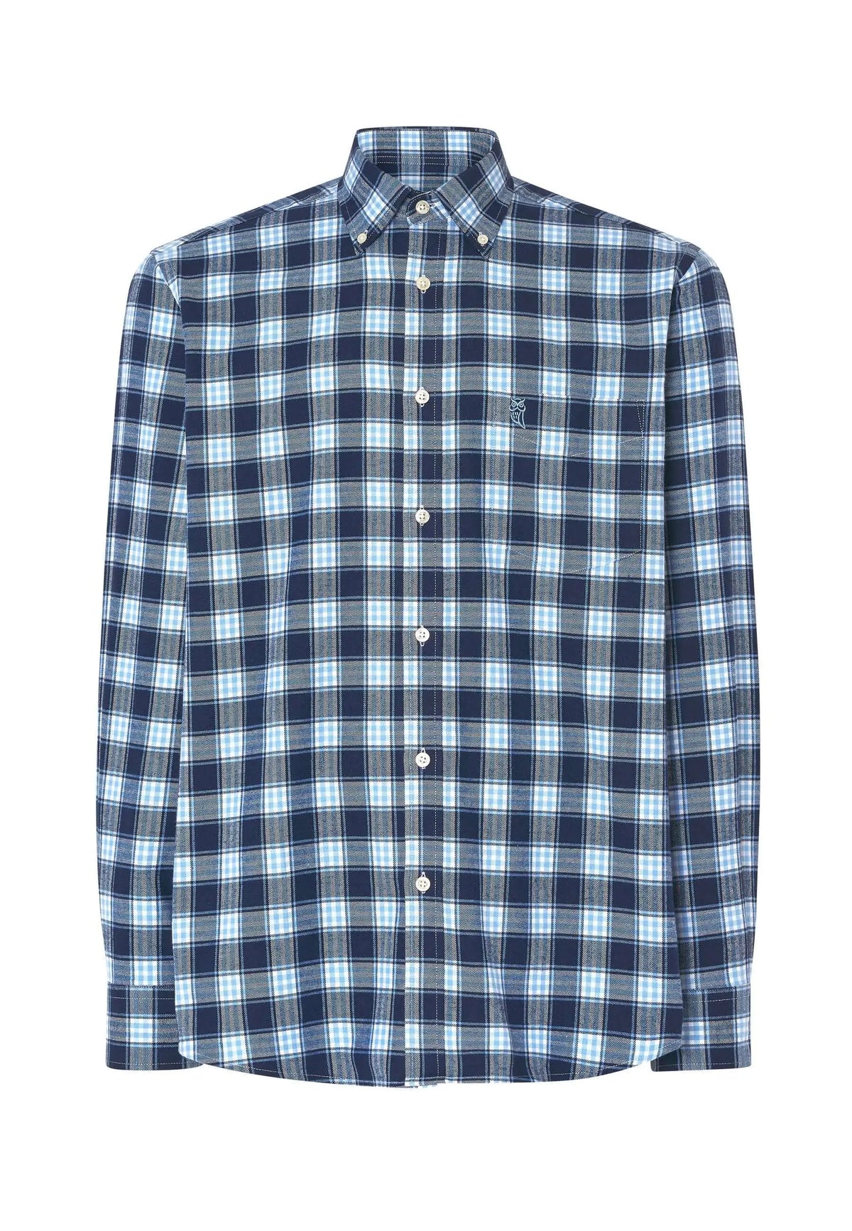 Camisa de hombre de franela de algodón en tonos azul y blanco, con estampado de cuadros, bolsillo y botones frontales.