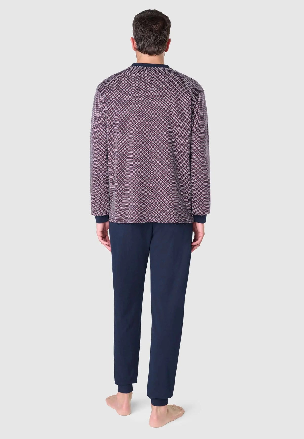Pijama de hombre para invierno, camiseta de punto estampada en rojo y pantalón largo azul marino con ajuste cómodo.
