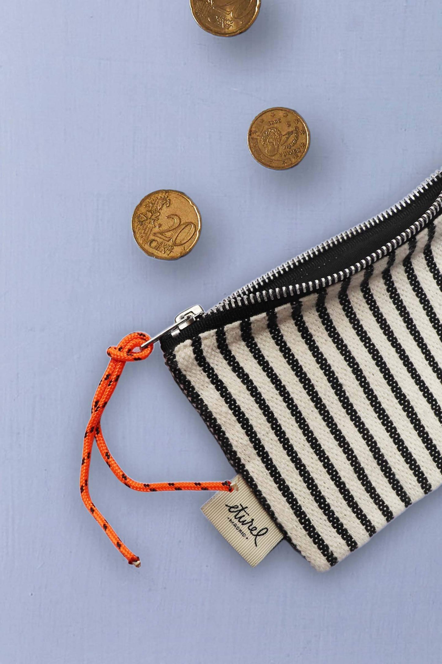 Monedero loneta estribera blanco y negro