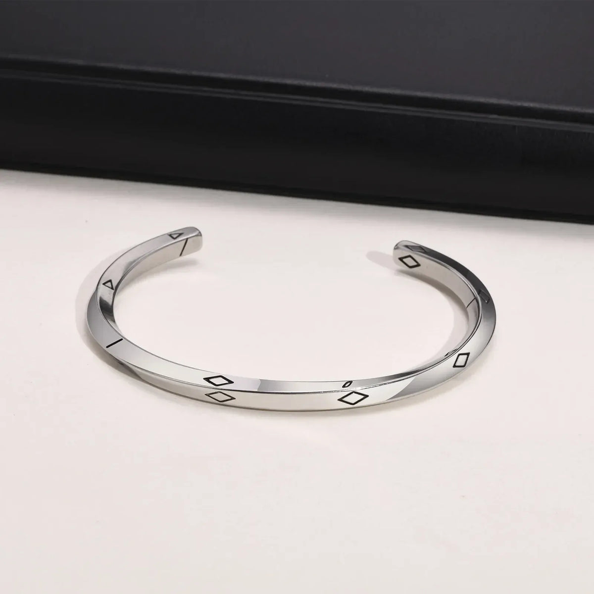 Pulsera Glisar · Pulsera rígida ajustable