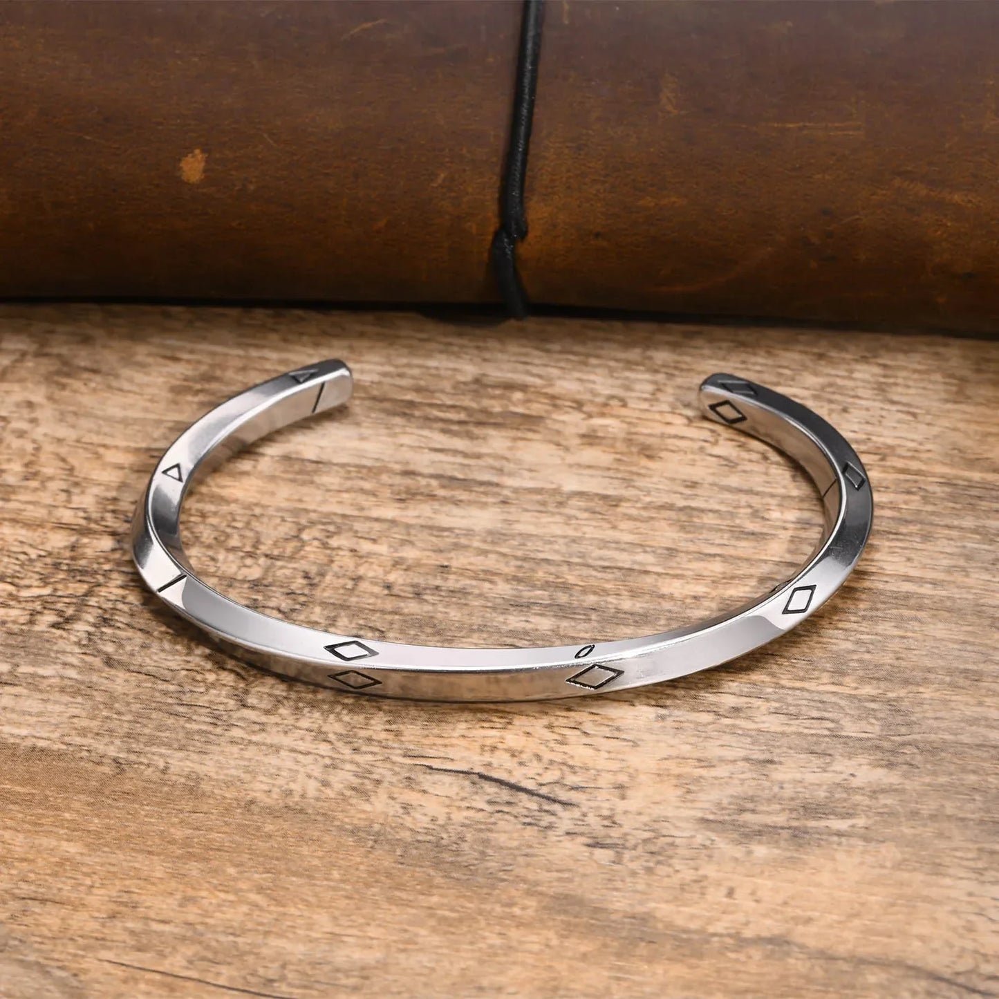 Pulsera Glisar · Pulsera rígida ajustable