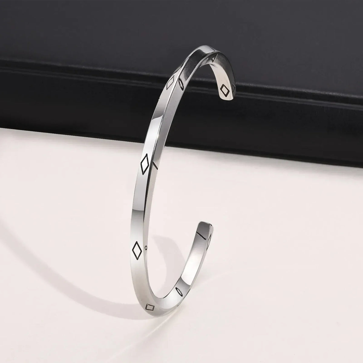 Pulsera Glisar · Pulsera rígida ajustable