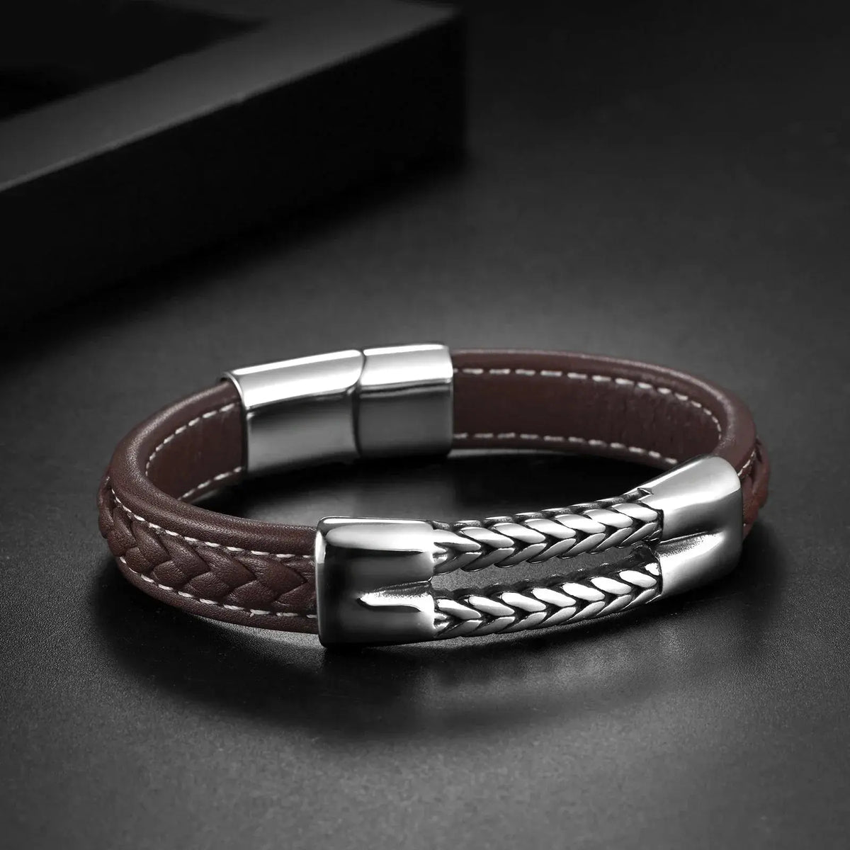 Pulsera Magalle · Pulsera de cuero marrón con cierre