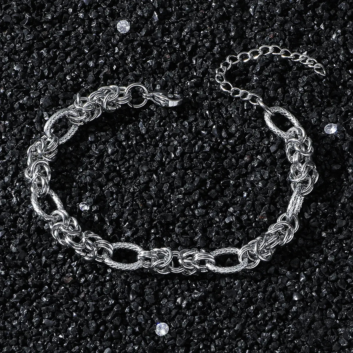 Pulsera Ofiuco · Pulsera de titanio expandible con patrón geométrico