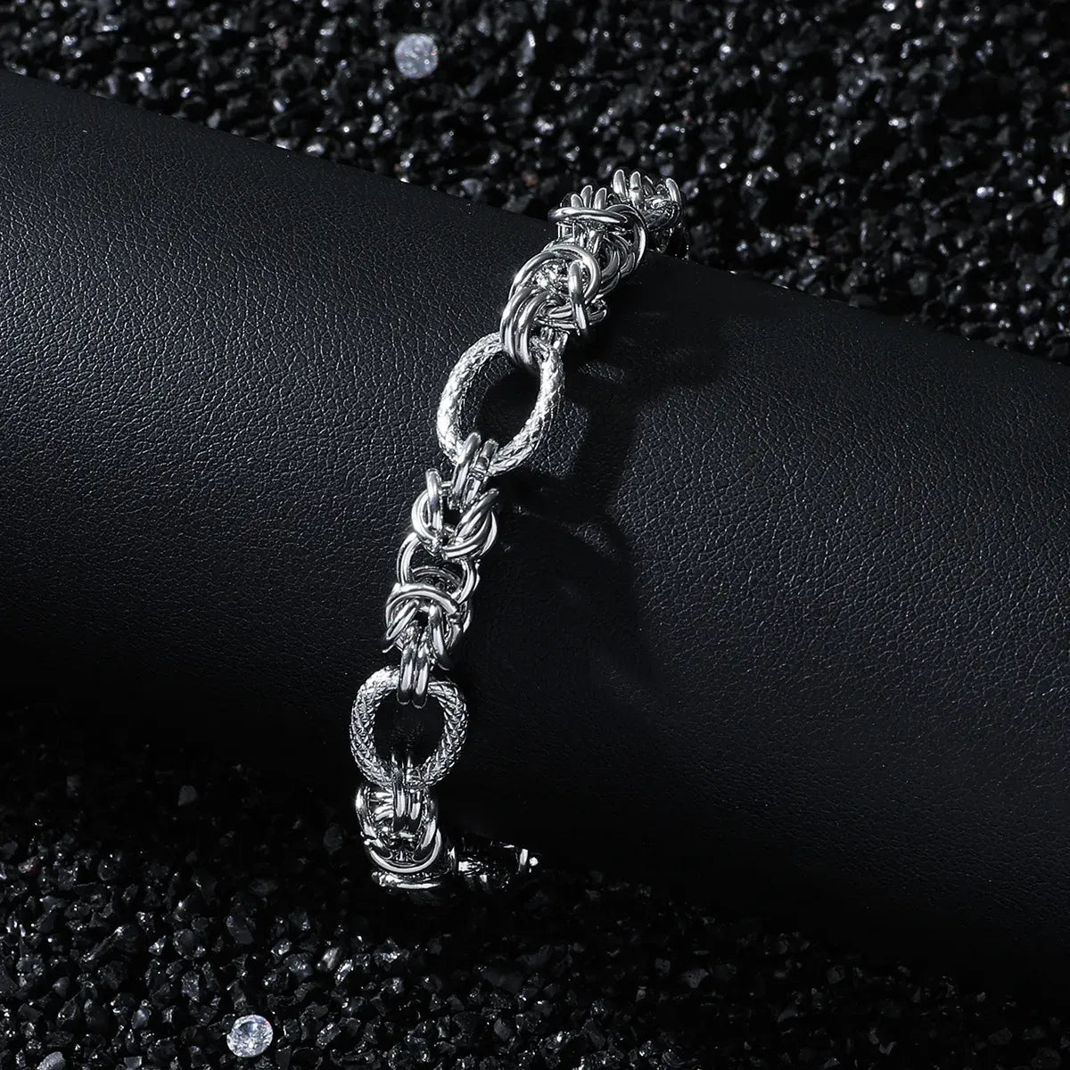 Pulsera Ofiuco · Pulsera de titanio expandible con patrón geométrico
